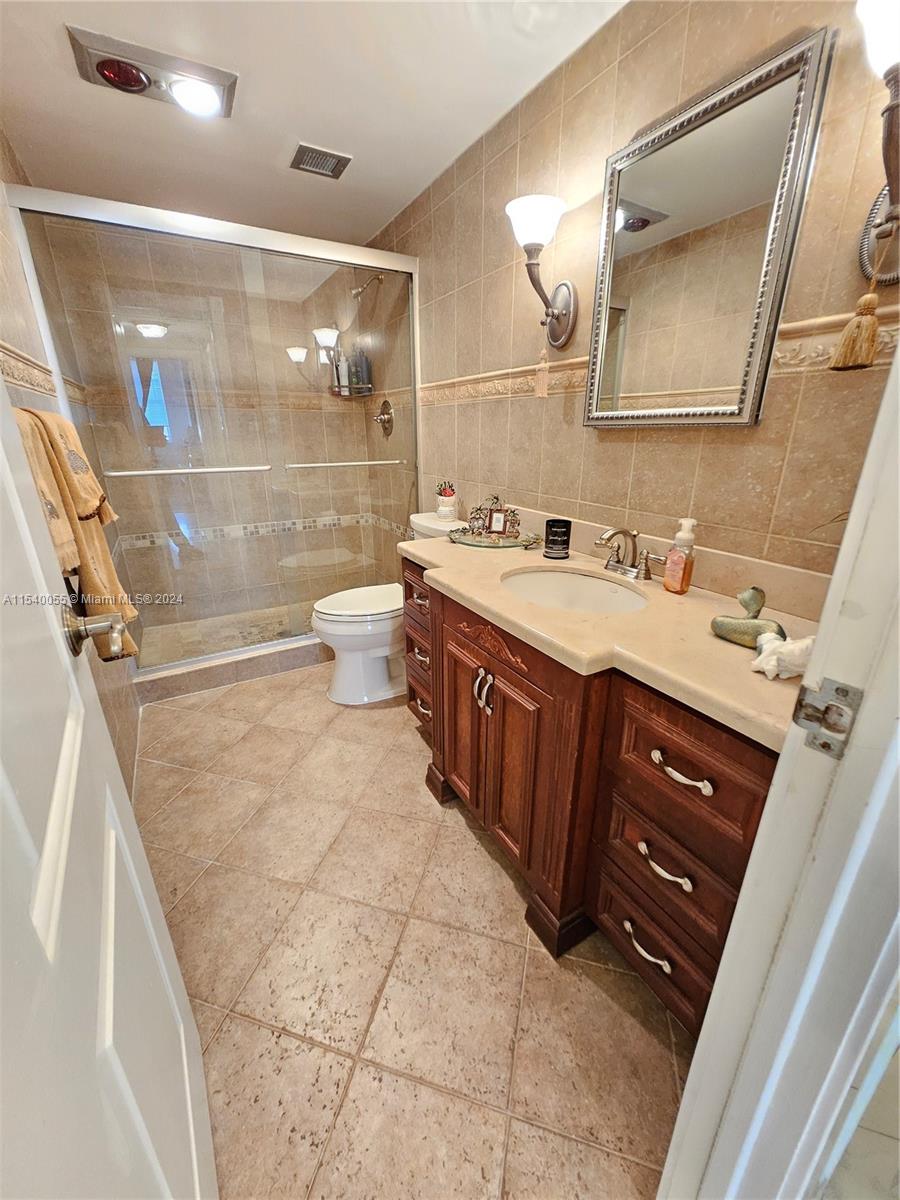 Hallandale Beach, Florida 33009, 2 Bedrooms Bedrooms, ,2 BathroomsBathrooms,Residential,For Sale,A11540055