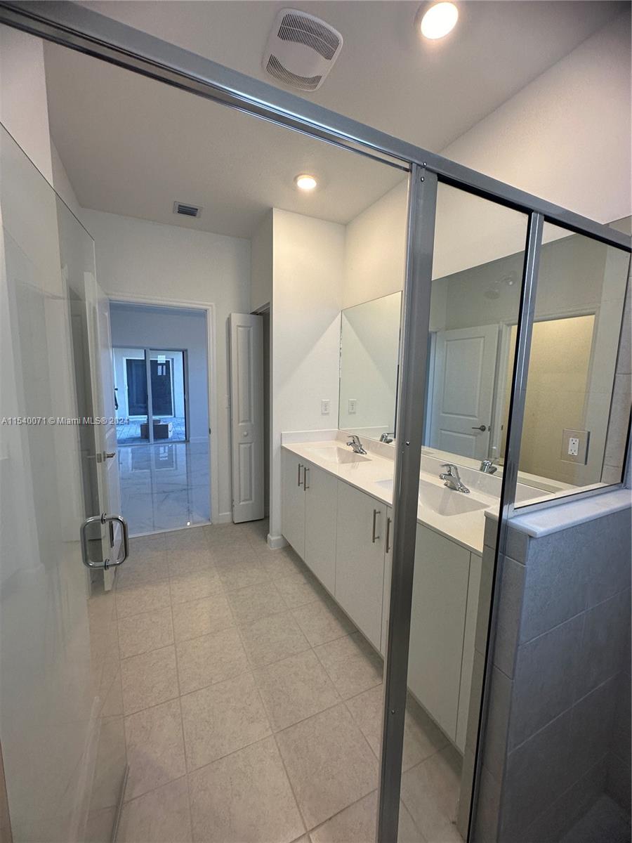 16931 SW 290th Ter C, Homestead, Florida 33030, ,1 BathroomBathrooms,Residentiallease,For Rent,16931 SW 290th Ter C,A11540071