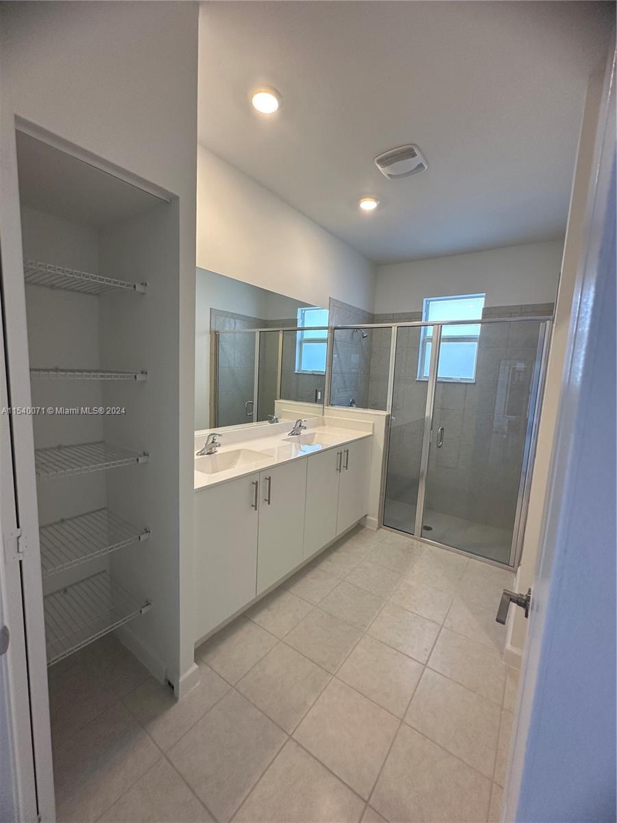 16931 SW 290th Ter C, Homestead, Florida 33030, ,1 BathroomBathrooms,Residentiallease,For Rent,16931 SW 290th Ter C,A11540071