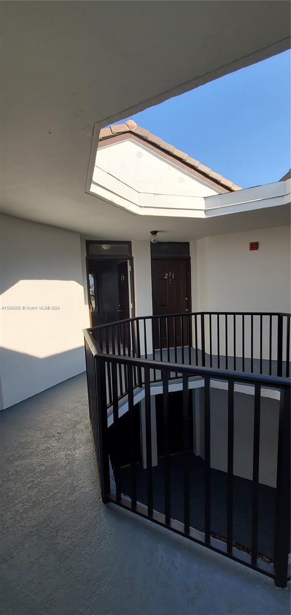 215 Lake Pointe Dr 210, Oakland Park, Florida 33309, 2 Bedrooms Bedrooms, ,2 BathroomsBathrooms,Residential,For Sale,215 Lake Pointe Dr 210,A11540003