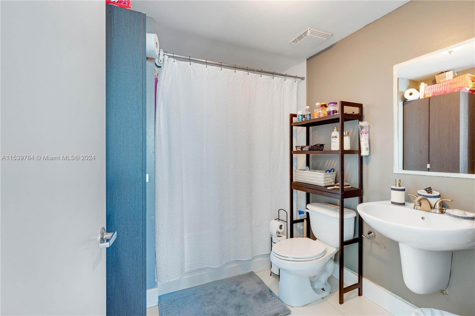 690 SW 1st Ct 2308, Miami, Florida 33130, 1 Bedroom Bedrooms, ,1 BathroomBathrooms,Residential,For Sale,690 SW 1st Ct 2308,A11539784