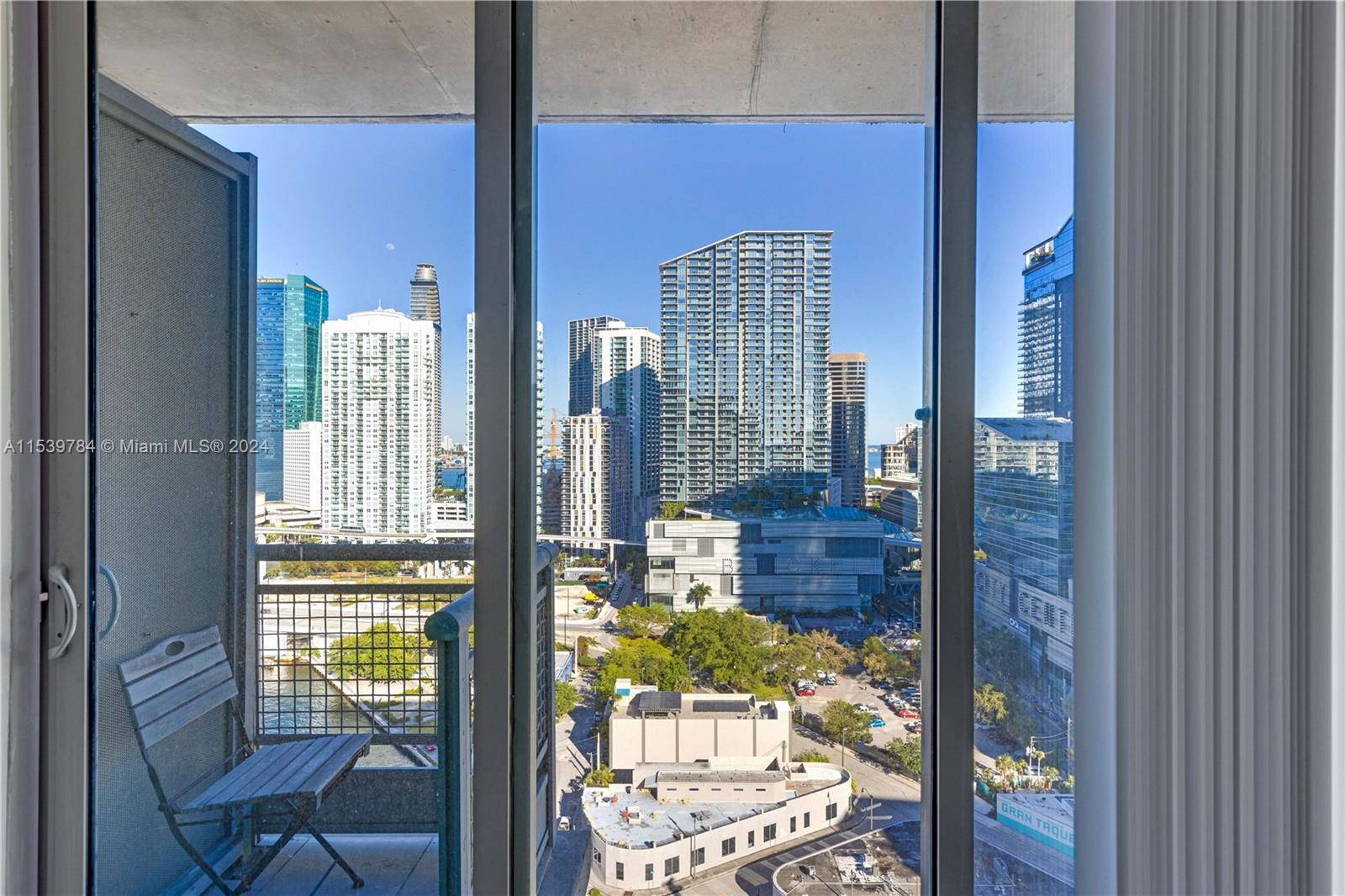 690 SW 1st Ct 2308, Miami, Florida 33130, 1 Bedroom Bedrooms, ,1 BathroomBathrooms,Residential,For Sale,690 SW 1st Ct 2308,A11539784
