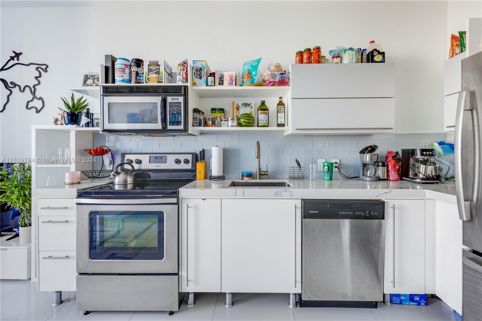 690 SW 1st Ct 2308, Miami, Florida 33130, 1 Bedroom Bedrooms, ,1 BathroomBathrooms,Residential,For Sale,690 SW 1st Ct 2308,A11539784