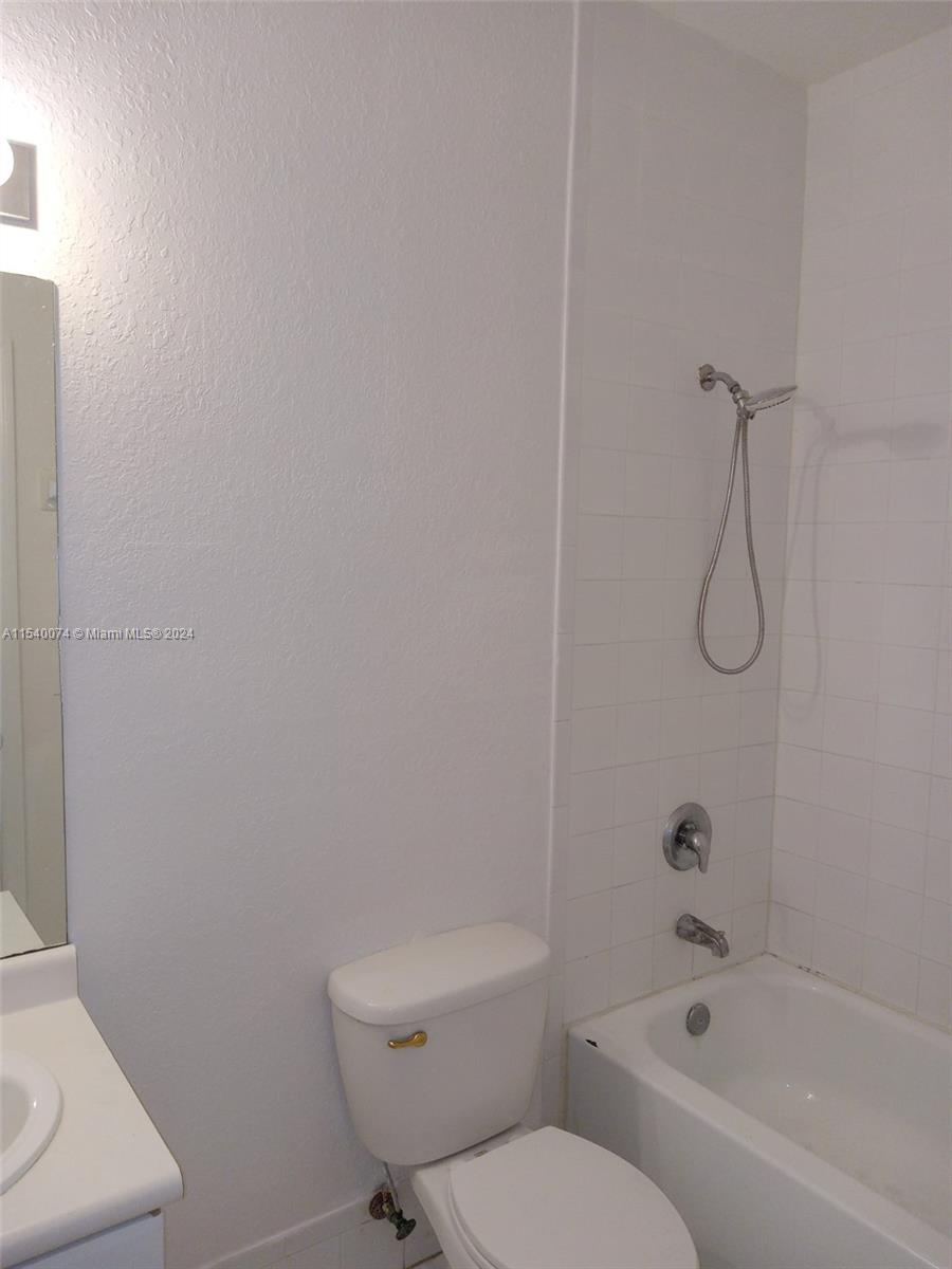 1663 SE 29th St 204, Homestead, Florida 33035, 2 Bedrooms Bedrooms, ,2 BathroomsBathrooms,Residential,For Sale,1663 SE 29th St 204,A11540074