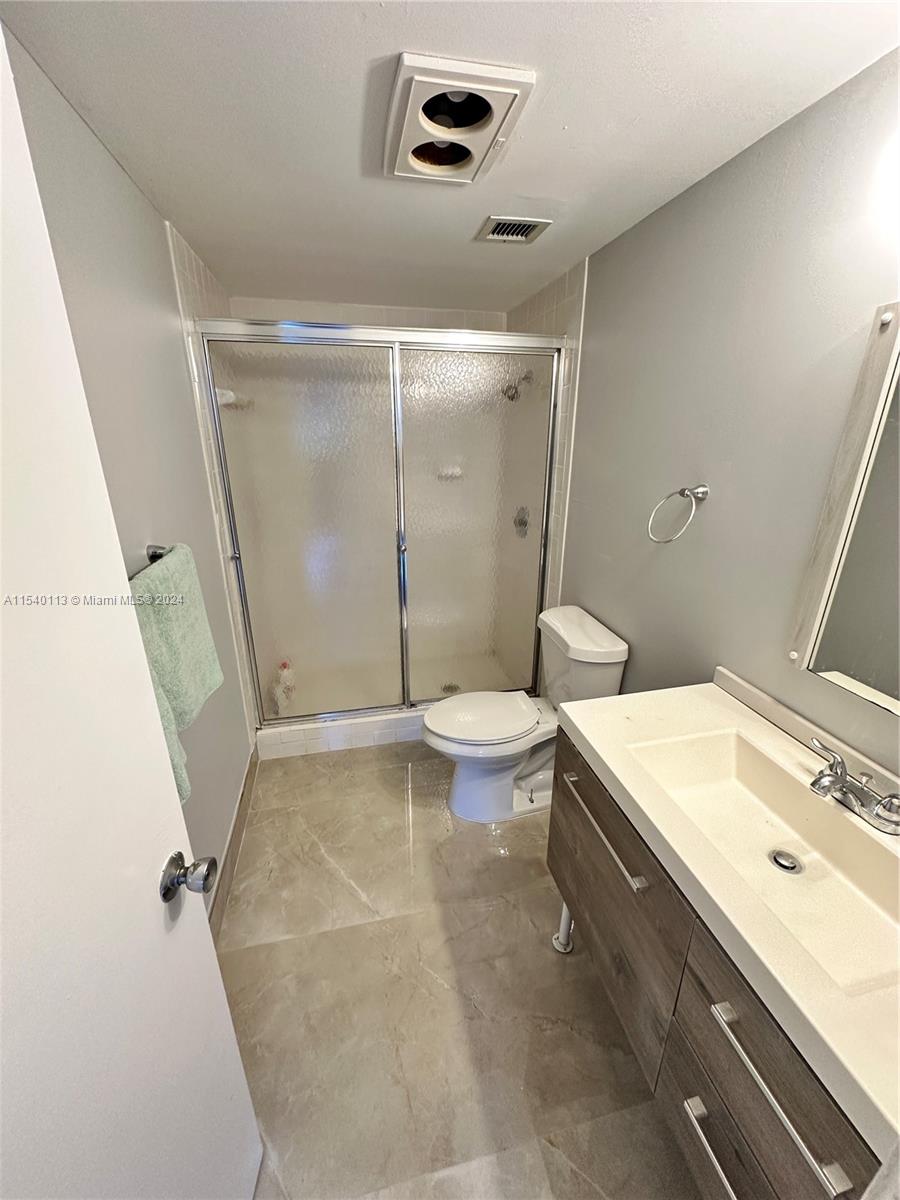 901 Hillcrest Dr 315, Hollywood, Florida 33021, 2 Bedrooms Bedrooms, ,2 BathroomsBathrooms,Residentiallease,For Rent,901 Hillcrest Dr 315,A11540113