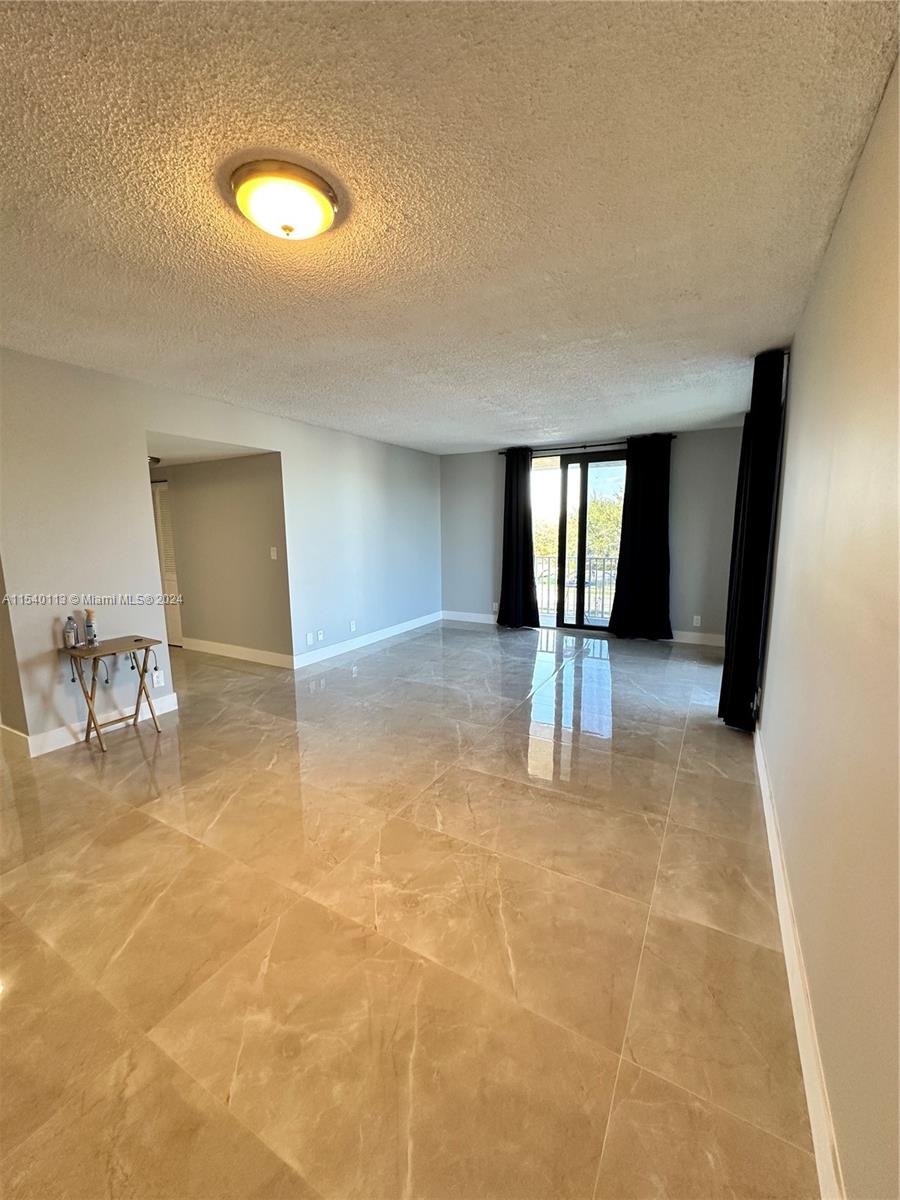 901 Hillcrest Dr 315, Hollywood, Florida 33021, 2 Bedrooms Bedrooms, ,2 BathroomsBathrooms,Residentiallease,For Rent,901 Hillcrest Dr 315,A11540113