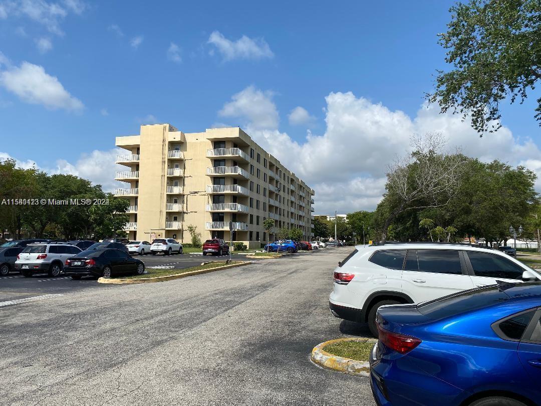 901 Hillcrest Dr 315, Hollywood, Florida 33021, 2 Bedrooms Bedrooms, ,2 BathroomsBathrooms,Residentiallease,For Rent,901 Hillcrest Dr 315,A11540113