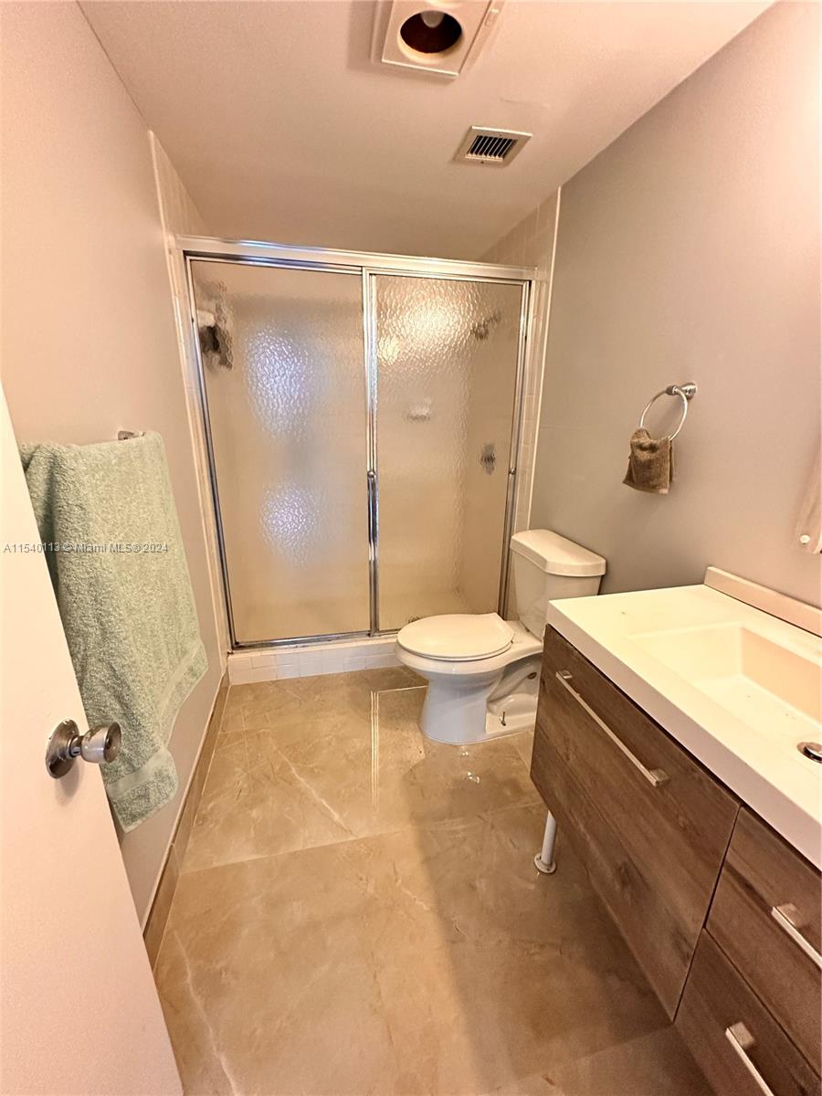 901 Hillcrest Dr 315, Hollywood, Florida 33021, 2 Bedrooms Bedrooms, ,2 BathroomsBathrooms,Residentiallease,For Rent,901 Hillcrest Dr 315,A11540113