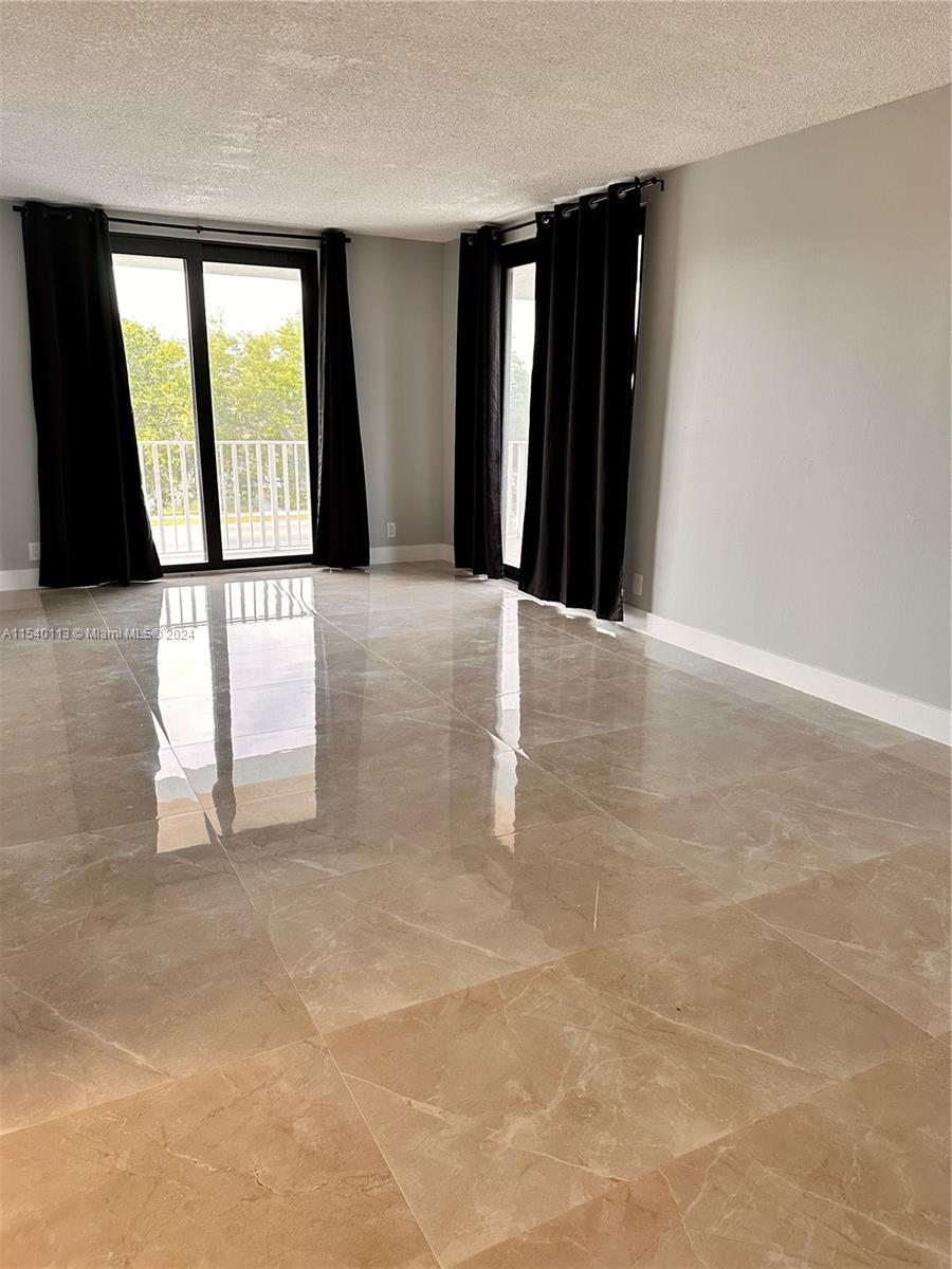 901 Hillcrest Dr 315, Hollywood, Florida 33021, 2 Bedrooms Bedrooms, ,2 BathroomsBathrooms,Residentiallease,For Rent,901 Hillcrest Dr 315,A11540113