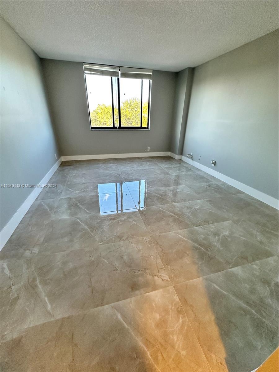 901 Hillcrest Dr 315, Hollywood, Florida 33021, 2 Bedrooms Bedrooms, ,2 BathroomsBathrooms,Residentiallease,For Rent,901 Hillcrest Dr 315,A11540113