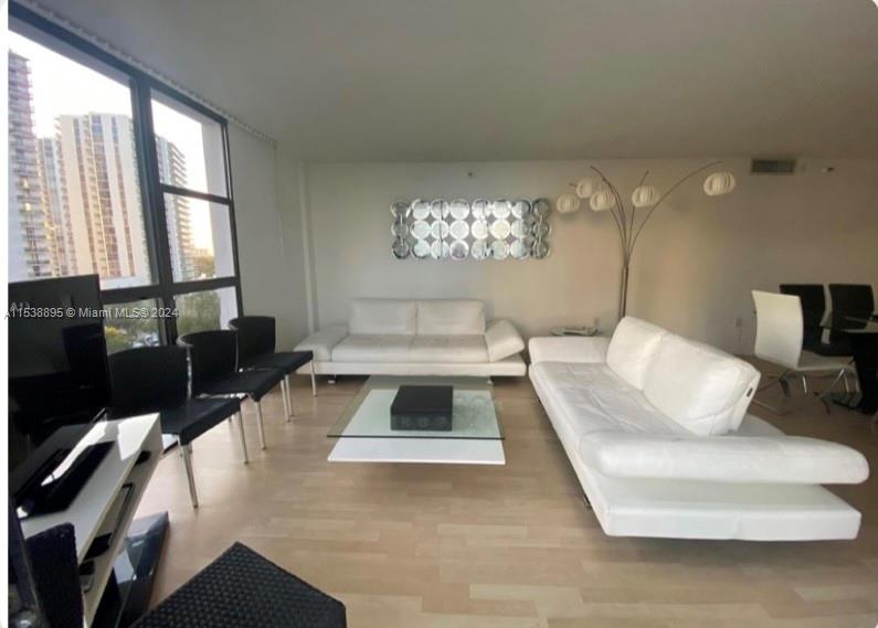 20505 E Country Club Dr 738, Aventura, Florida 33180, 2 Bedrooms Bedrooms, ,2 BathroomsBathrooms,Residentiallease,For Rent,20505 E Country Club Dr 738,A11538895