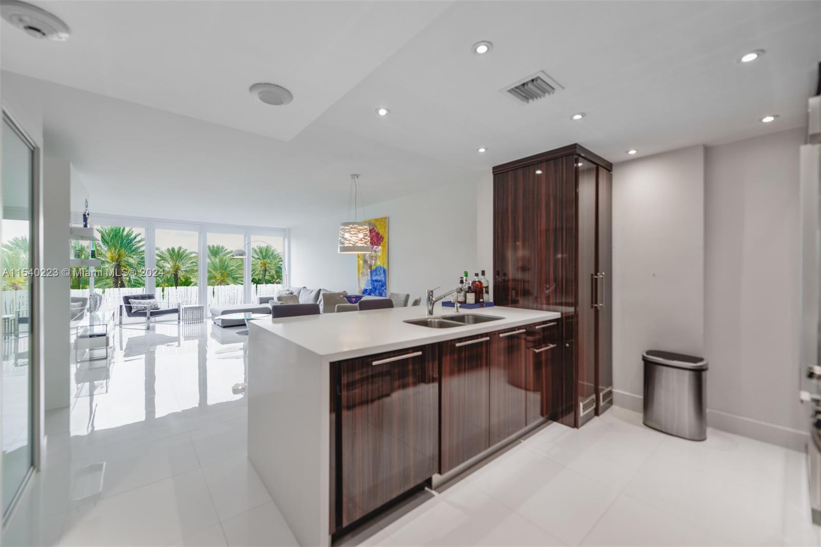 10275 Collins Ave 326, Bal Harbour, Florida 33154, 1 Bedroom Bedrooms, ,1 BathroomBathrooms,Residentiallease,For Rent,10275 Collins Ave 326,A11540223