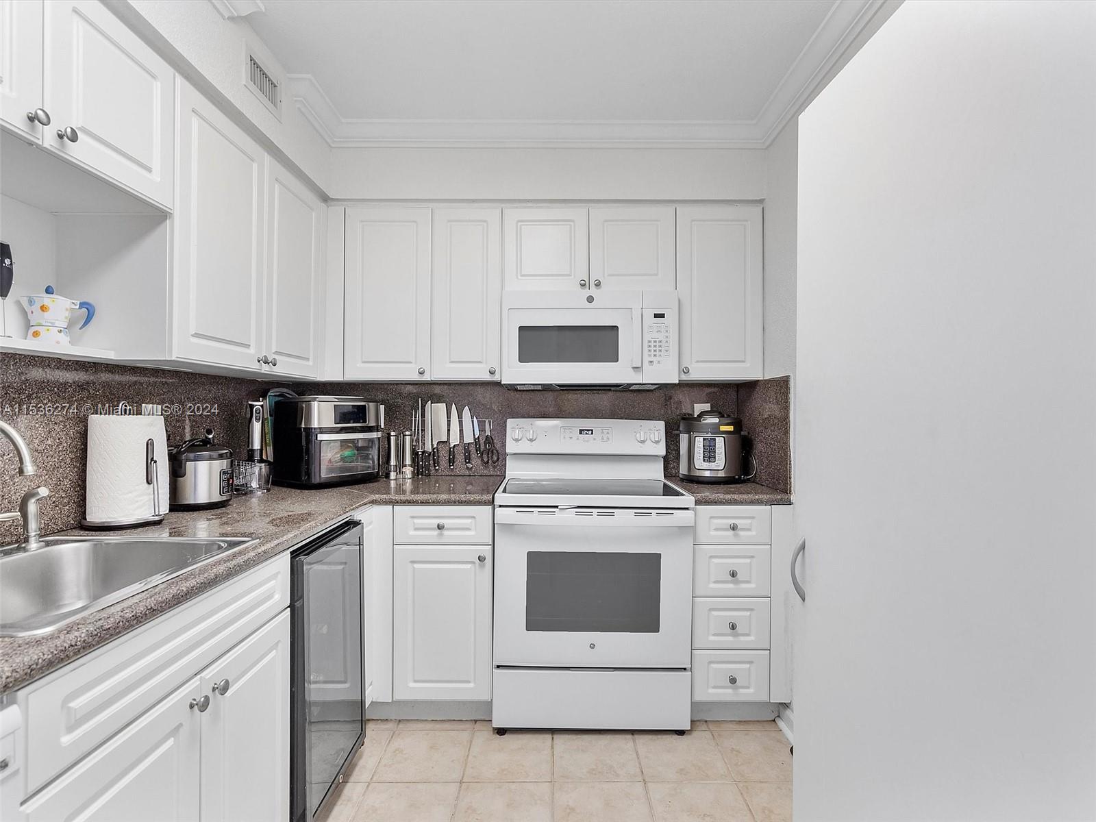 2501 S Ocean Dr 1108, Hollywood, Florida 33019, 1 Bedroom Bedrooms, ,1 BathroomBathrooms,Residential,For Sale,2501 S Ocean Dr 1108,A11536274