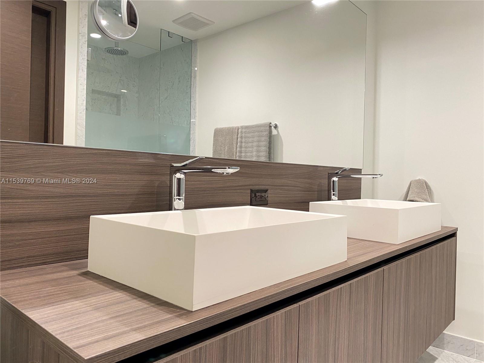 1000 Brickell Plaza 3807, Miami, Florida 33131, 1 Bedroom Bedrooms, ,2 BathroomsBathrooms,Residentiallease,For Rent,1000 Brickell Plaza 3807,A11539769