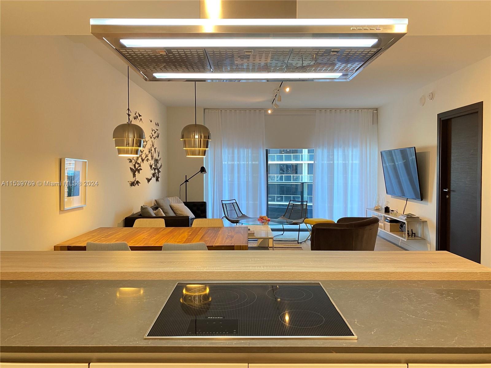 1000 Brickell Plaza 3807, Miami, Florida 33131, 1 Bedroom Bedrooms, ,2 BathroomsBathrooms,Residentiallease,For Rent,1000 Brickell Plaza 3807,A11539769