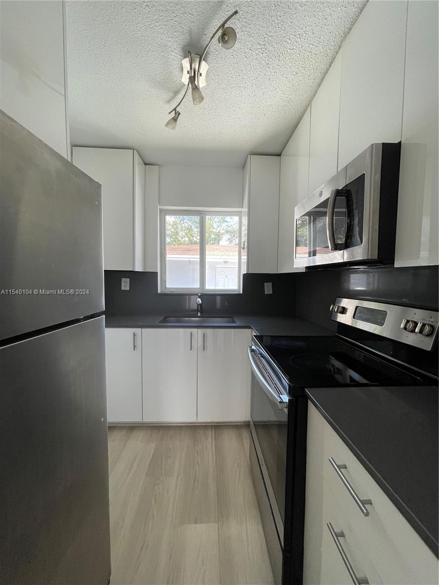 570 NE 63rd St 4, Miami, Florida 33138, 2 Bedrooms Bedrooms, ,1 BathroomBathrooms,Residentiallease,For Rent,570 NE 63rd St 4,A11540104