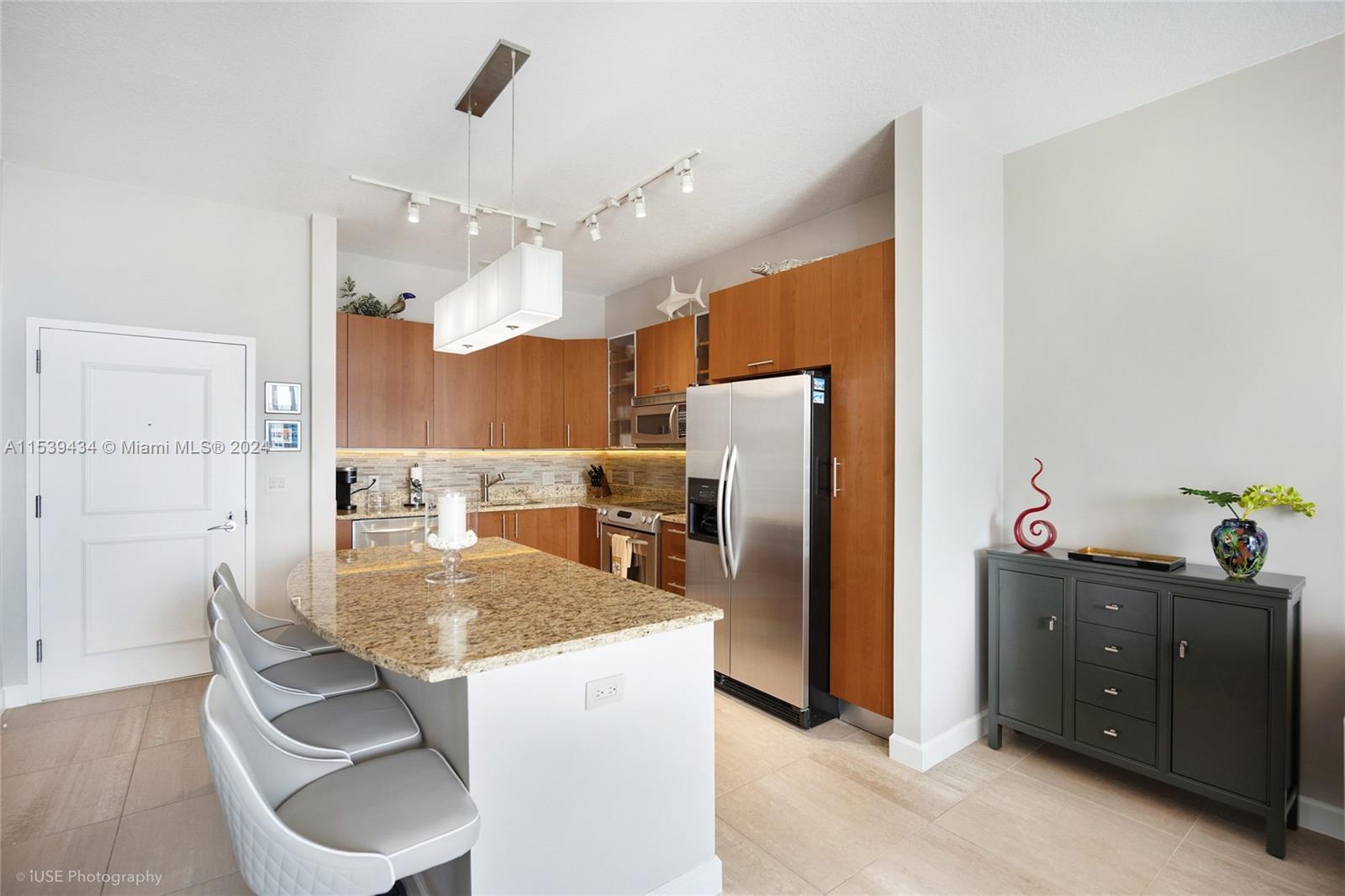 1945 S Ocean Dr 1902, Hallandale Beach, Florida 33009, 1 Bedroom Bedrooms, ,1 BathroomBathrooms,Residential,For Sale,1945 S Ocean Dr 1902,A11539434