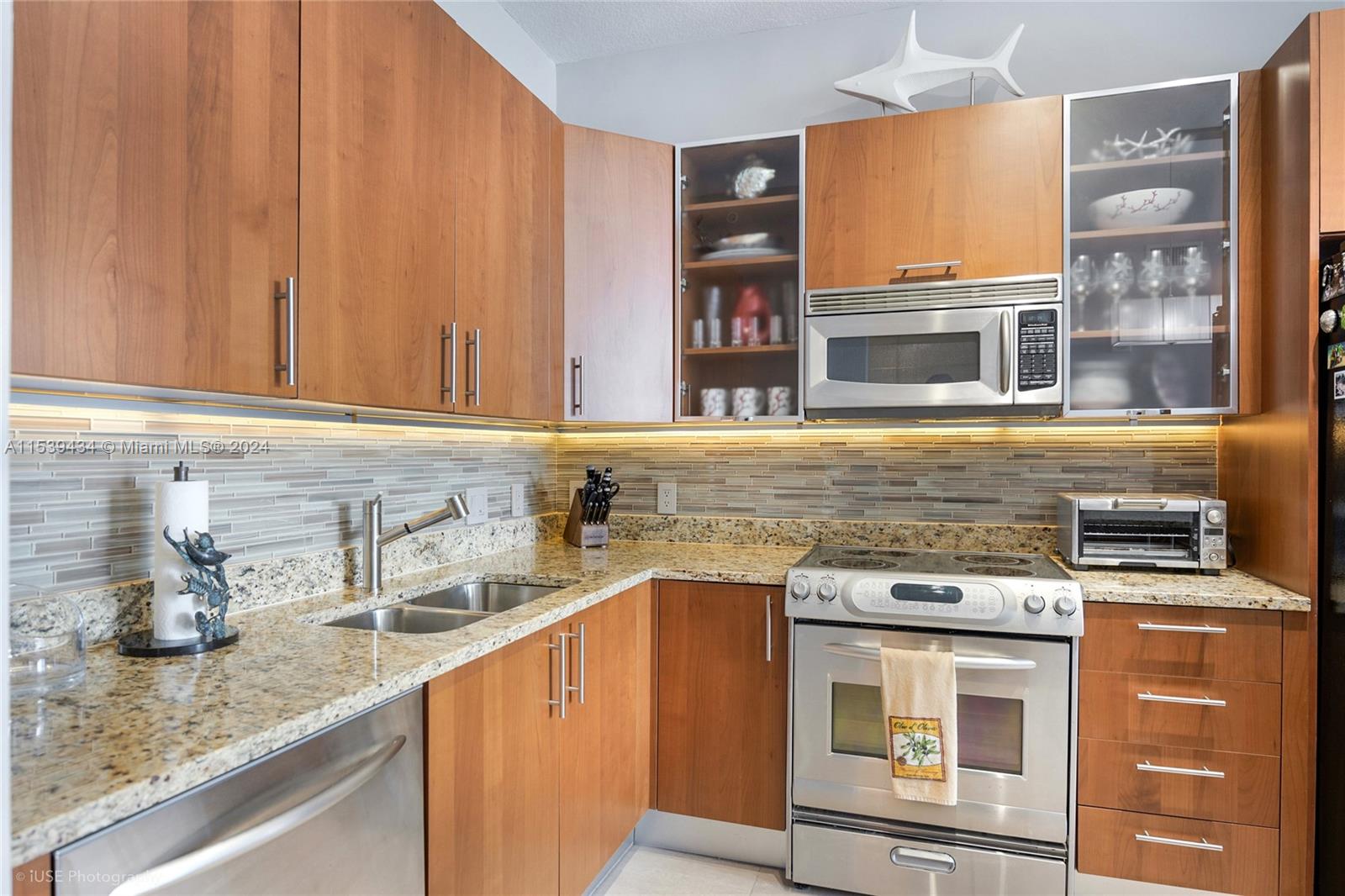 1945 S Ocean Dr 1902, Hallandale Beach, Florida 33009, 1 Bedroom Bedrooms, ,1 BathroomBathrooms,Residential,For Sale,1945 S Ocean Dr 1902,A11539434