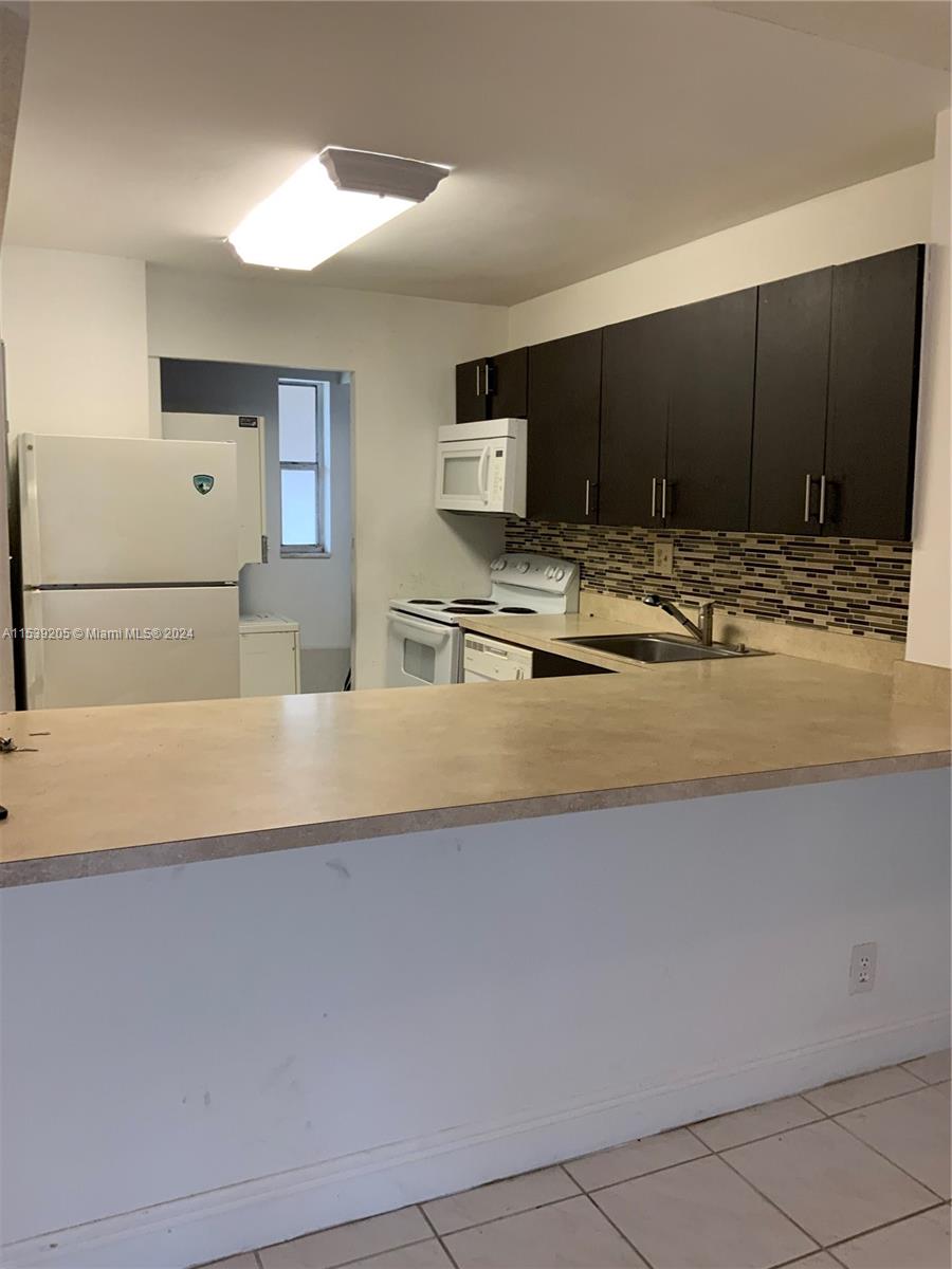 7925 S Colony Cir S 210, Tamarac, Florida 33321, 2 Bedrooms Bedrooms, ,2 BathroomsBathrooms,Residentiallease,For Rent,7925 S Colony Cir S 210,A11539205