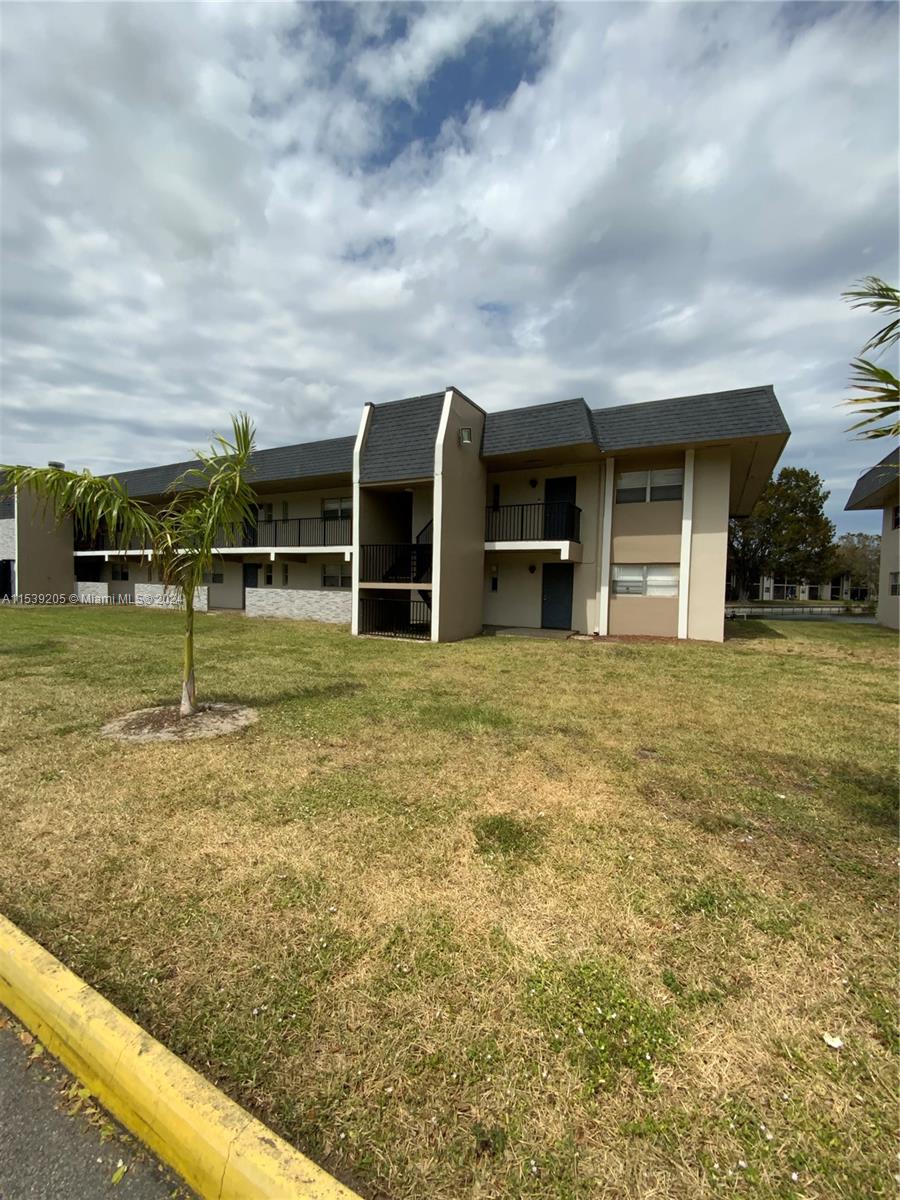 7925 S Colony Cir S 210, Tamarac, Florida 33321, 2 Bedrooms Bedrooms, ,2 BathroomsBathrooms,Residentiallease,For Rent,7925 S Colony Cir S 210,A11539205