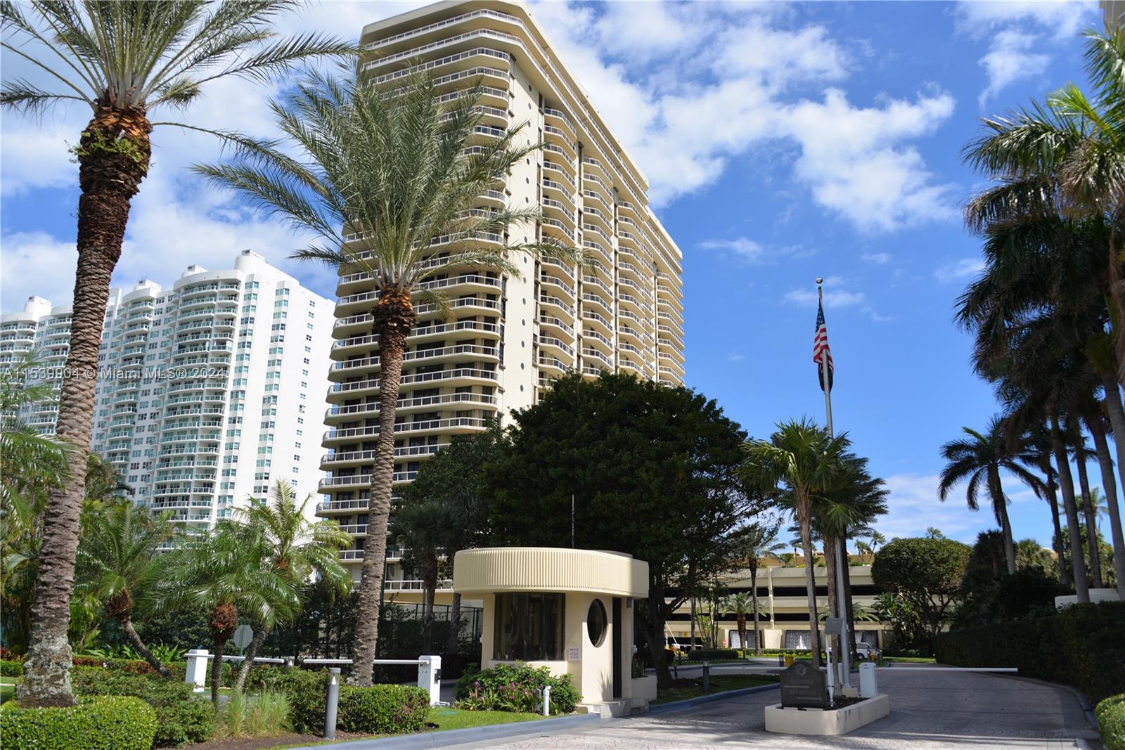 Aventura, Florida 33180, 2 Bedrooms Bedrooms, ,2 BathroomsBathrooms,Residential,For Sale,A11539904