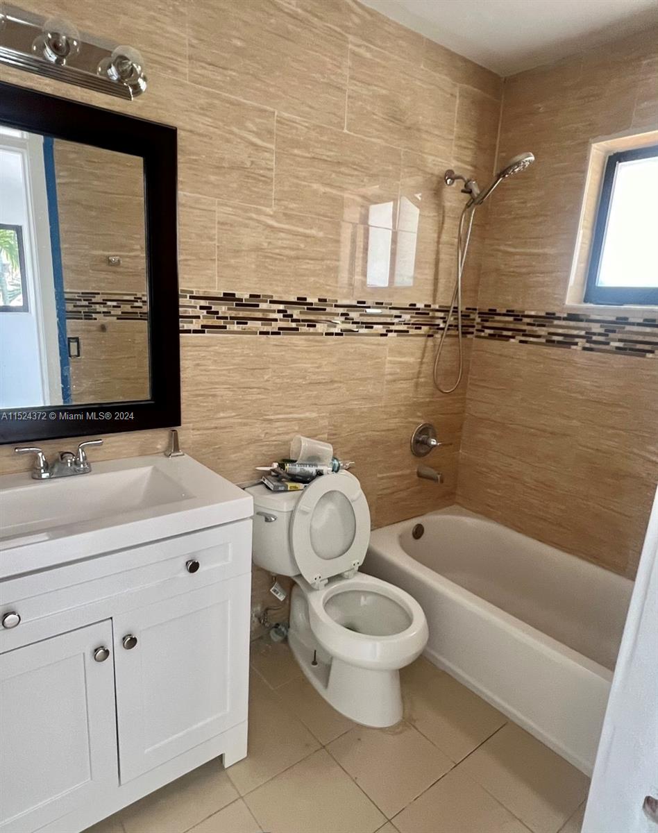 325 MENORES AVE, Coral Gables, Florida 33134, 3 Bedrooms Bedrooms, ,2 BathroomsBathrooms,Residentiallease,For Rent,325 MENORES AVE,A11524372