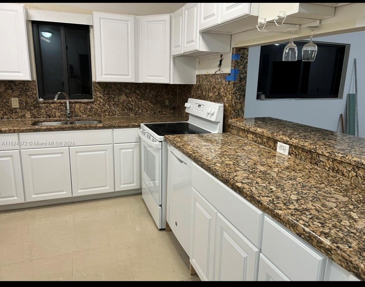 325 MENORES AVE, Coral Gables, Florida 33134, 3 Bedrooms Bedrooms, ,2 BathroomsBathrooms,Residentiallease,For Rent,325 MENORES AVE,A11524372