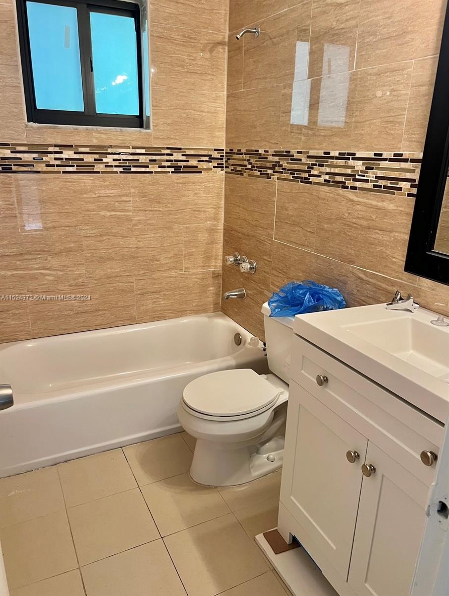 325 MENORES AVE, Coral Gables, Florida 33134, 3 Bedrooms Bedrooms, ,2 BathroomsBathrooms,Residentiallease,For Rent,325 MENORES AVE,A11524372