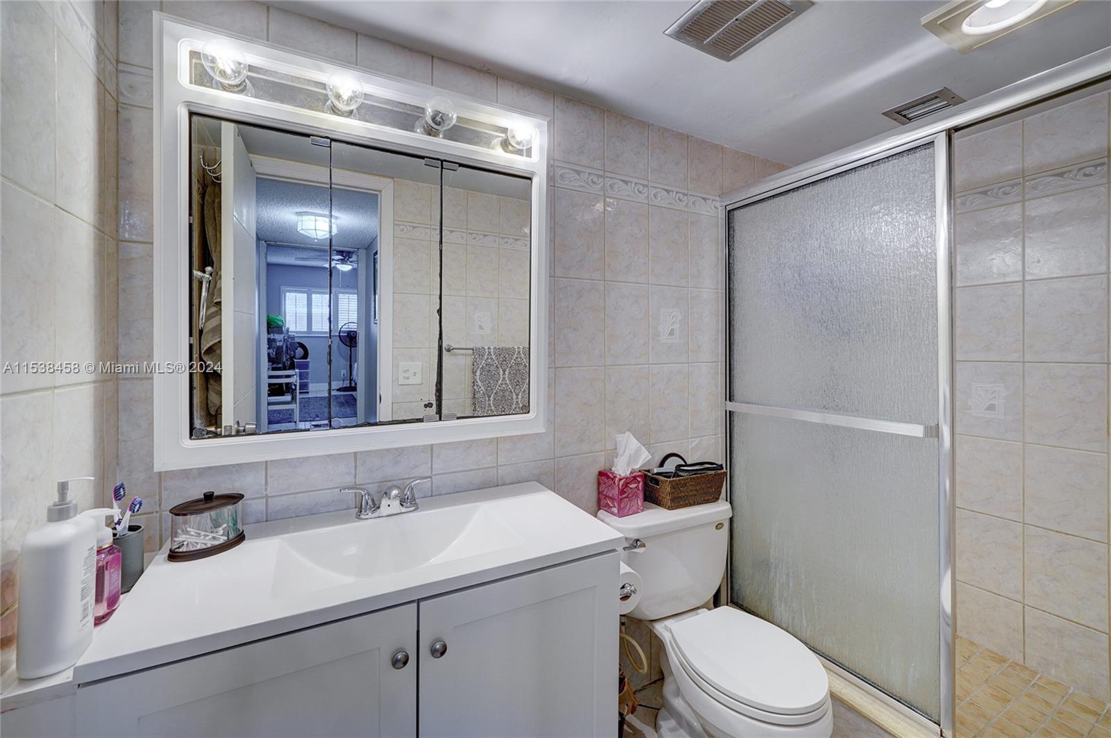 206 SE 10th St 105, Dania Beach, Florida 33004, 1 Bedroom Bedrooms, ,1 BathroomBathrooms,Residential,For Sale,206 SE 10th St 105,A11538458