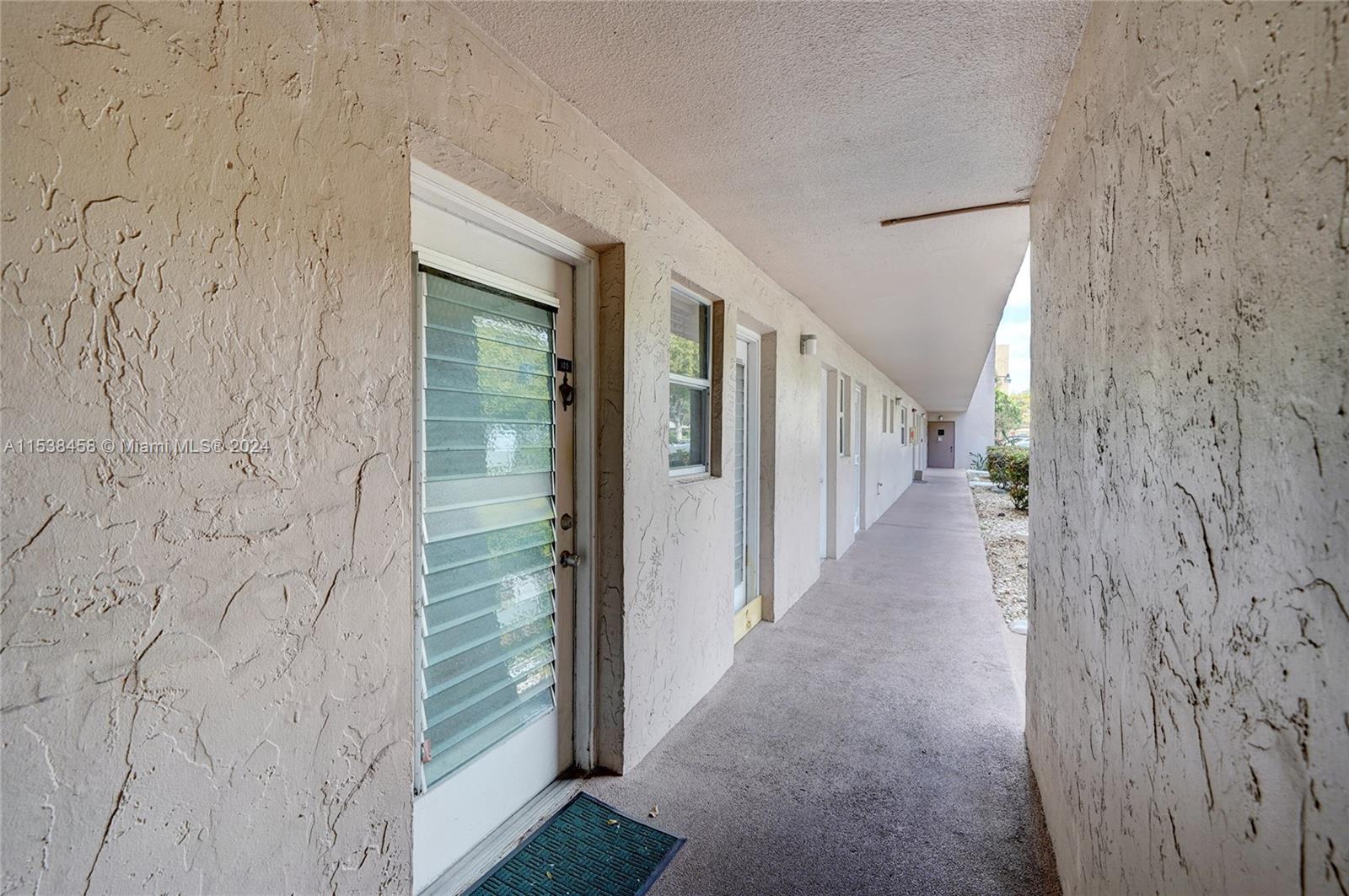 206 SE 10th St 105, Dania Beach, Florida 33004, 1 Bedroom Bedrooms, ,1 BathroomBathrooms,Residential,For Sale,206 SE 10th St 105,A11538458