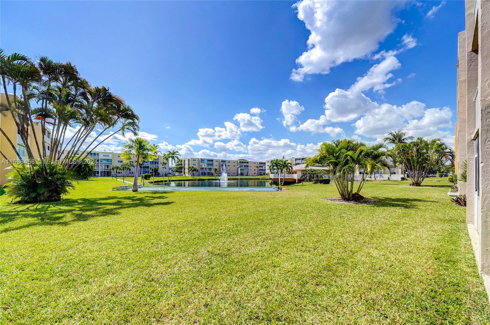 206 SE 10th St 105, Dania Beach, Florida 33004, 1 Bedroom Bedrooms, ,1 BathroomBathrooms,Residential,For Sale,206 SE 10th St 105,A11538458