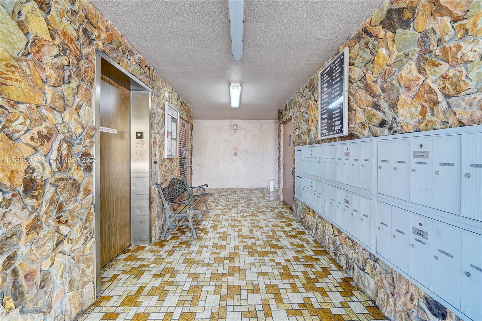 206 SE 10th St 105, Dania Beach, Florida 33004, 1 Bedroom Bedrooms, ,1 BathroomBathrooms,Residential,For Sale,206 SE 10th St 105,A11538458