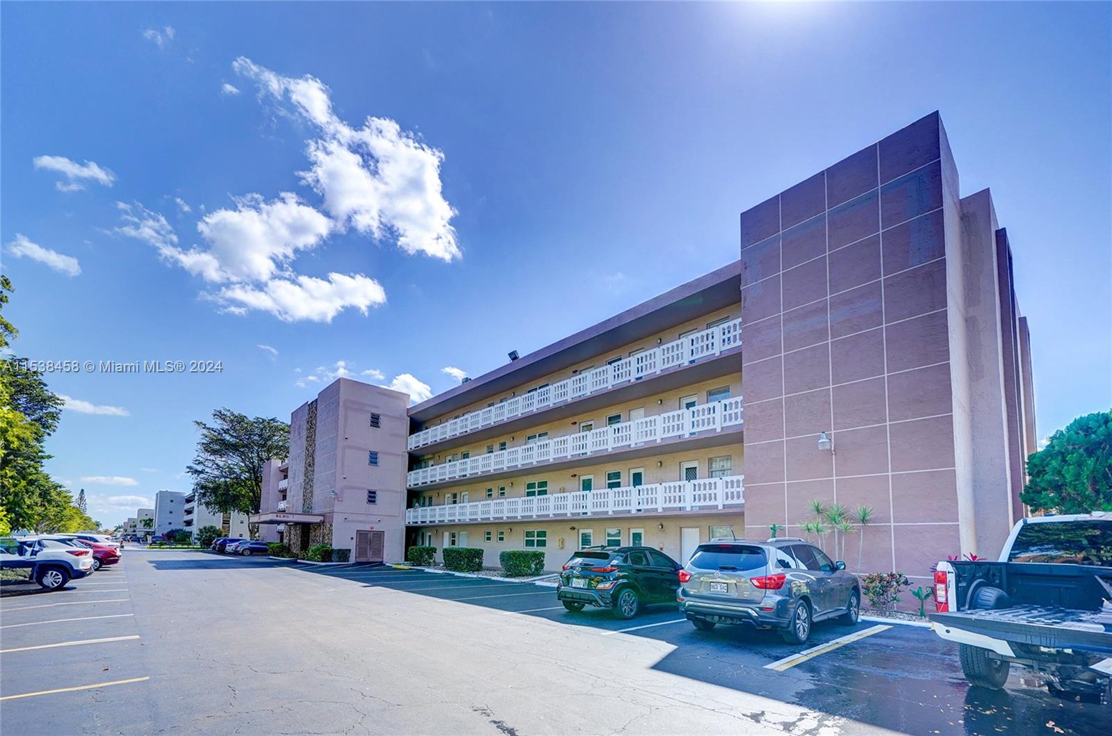 206 SE 10th St 105, Dania Beach, Florida 33004, 1 Bedroom Bedrooms, ,1 BathroomBathrooms,Residential,For Sale,206 SE 10th St 105,A11538458