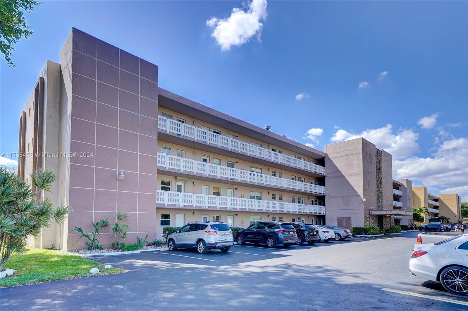 206 SE 10th St 105, Dania Beach, Florida 33004, 1 Bedroom Bedrooms, ,1 BathroomBathrooms,Residential,For Sale,206 SE 10th St 105,A11538458