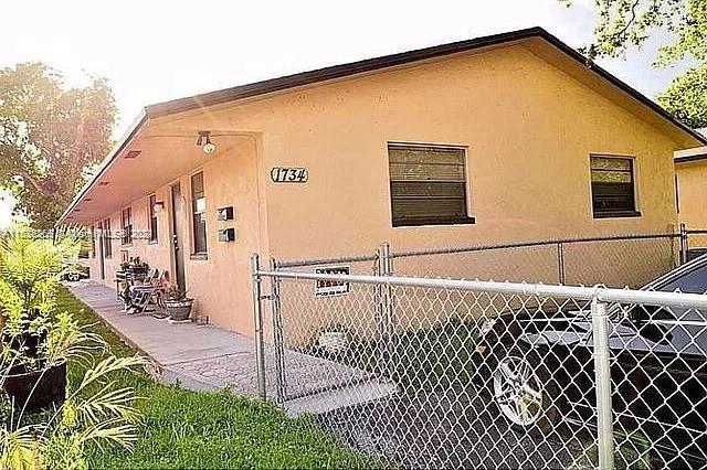 Hollywood, Florida 33020, 3 Bedrooms Bedrooms, ,2 BathroomsBathrooms,Residential,For Sale,A11536269