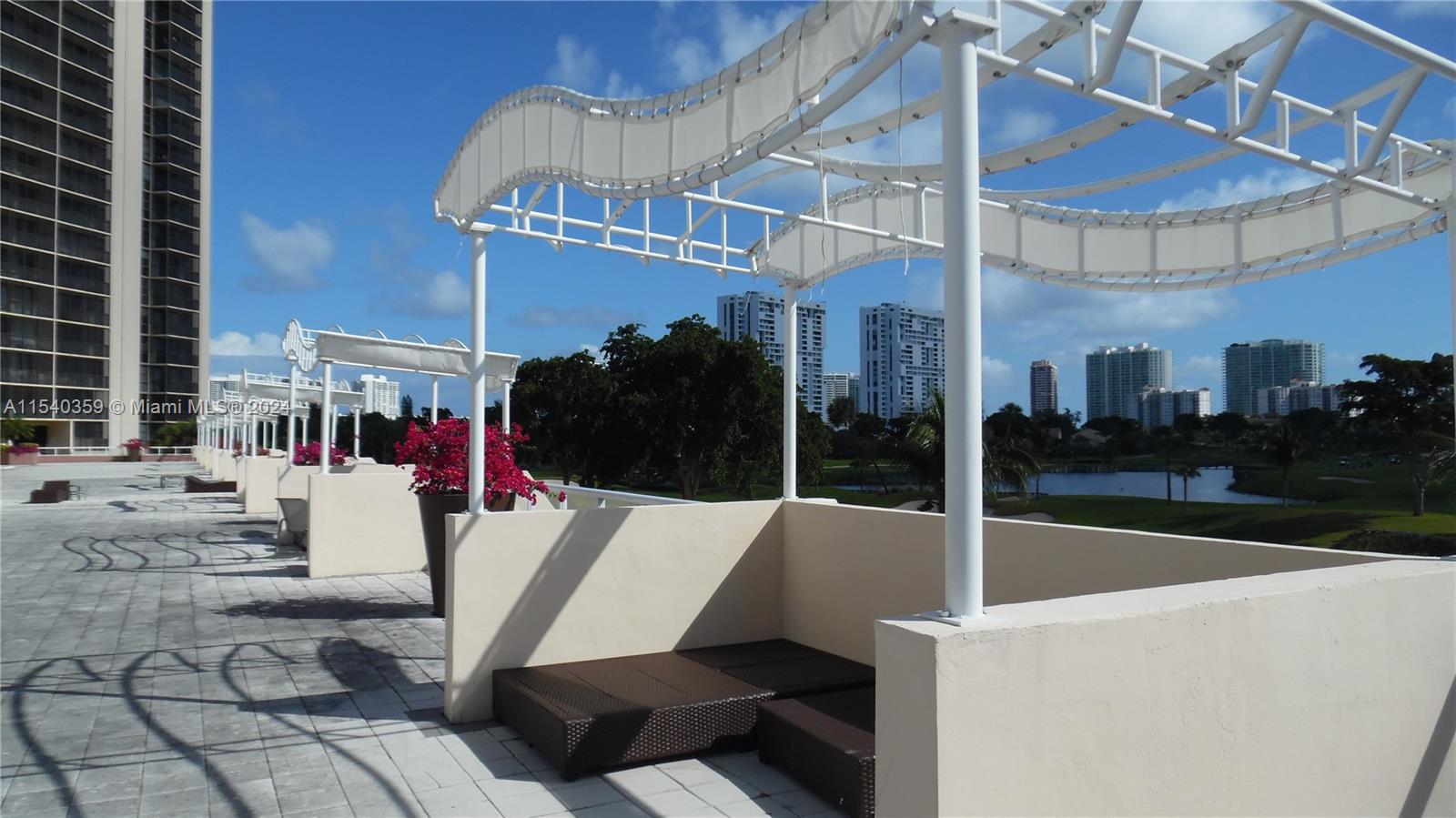 20379 W Country Club Dr 132, Aventura, Florida 33180, 2 Bedrooms Bedrooms, ,2 BathroomsBathrooms,Residentiallease,For Rent,20379 W Country Club Dr 132,A11540359