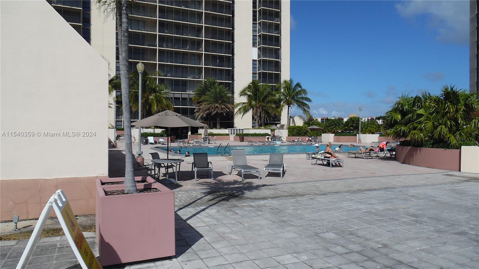 20379 W Country Club Dr 132, Aventura, Florida 33180, 2 Bedrooms Bedrooms, ,2 BathroomsBathrooms,Residentiallease,For Rent,20379 W Country Club Dr 132,A11540359