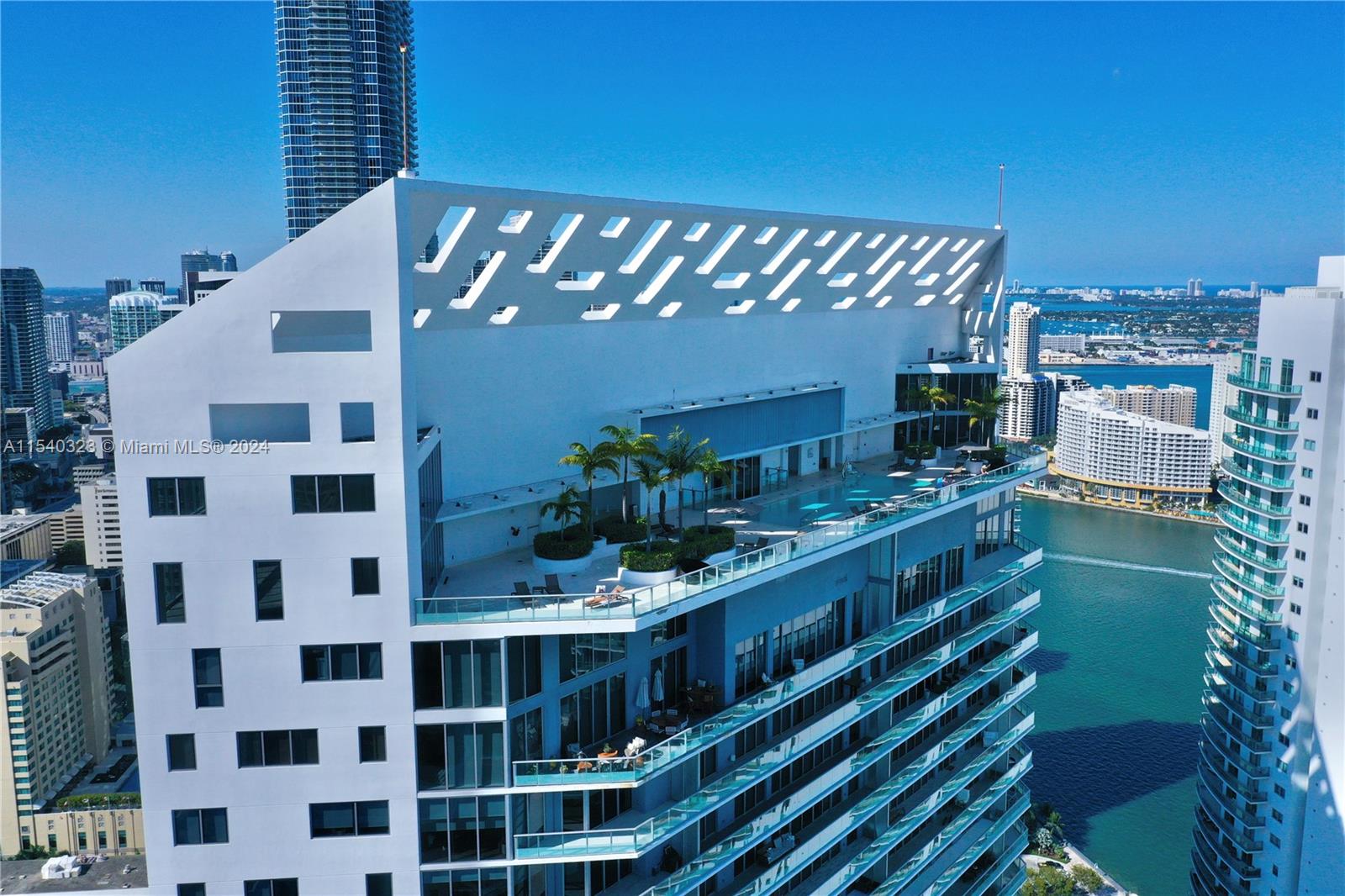 1300 Brickell Bay Dr 4105, Miami, Florida 33131, 2 Bedrooms Bedrooms, ,2 BathroomsBathrooms,Residentiallease,For Rent,1300 Brickell Bay Dr 4105,A11540323
