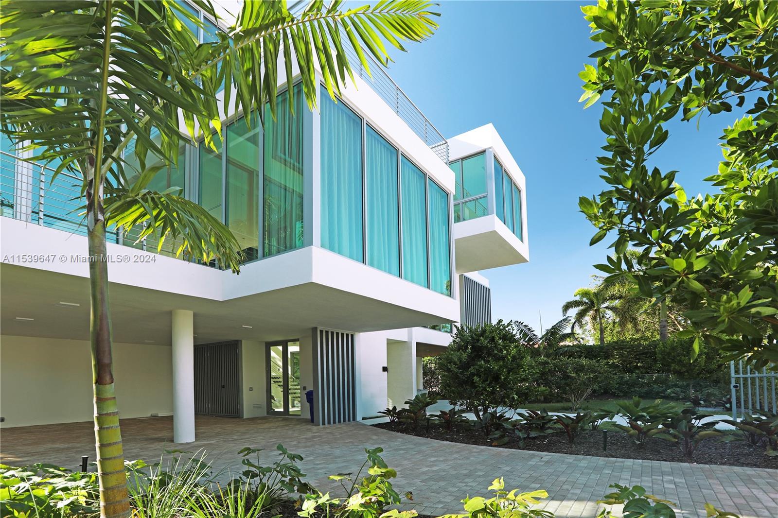 3560 Crystal View Ct, Miami, FL, 33133 United States, 4 Bedrooms Bedrooms, ,4 BathroomsBathrooms,Residential,For Sale,Crystal View Ct,A11539647