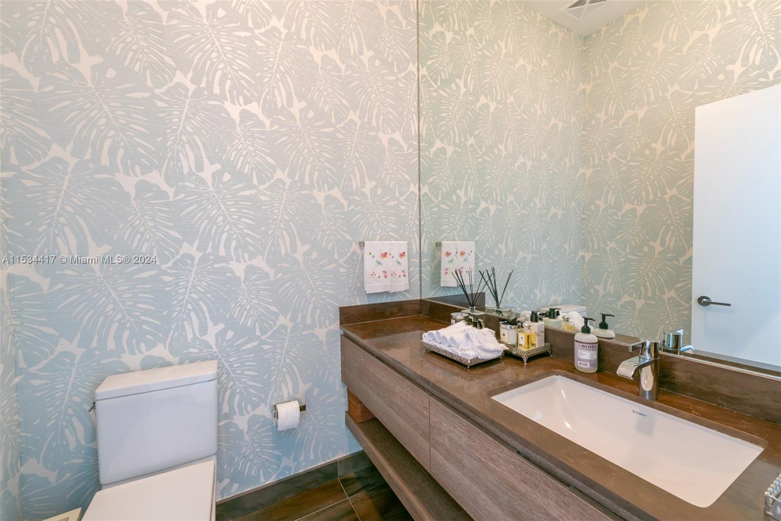 107 REEF LANE, Key Biscayne, FL, 33149 United States, 7 Bedrooms Bedrooms, ,5 BathroomsBathrooms,Residential,For Sale,REEF LANE,A11534417