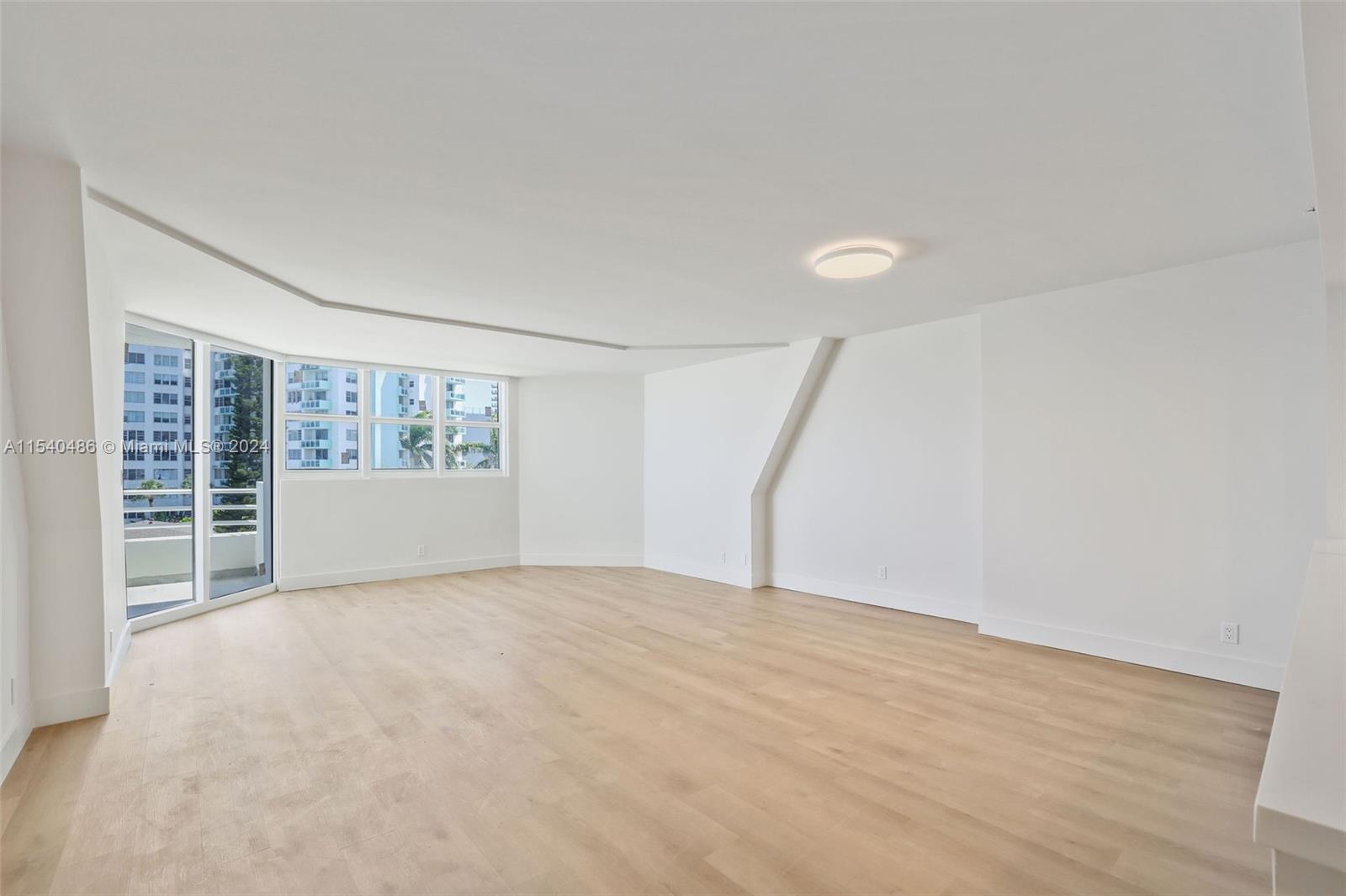 555 NE 34th St 0303, Miami, Florida 33137, 2 Bedrooms Bedrooms, ,2 BathroomsBathrooms,Residentiallease,For Rent,555 NE 34th St 0303,A11540486