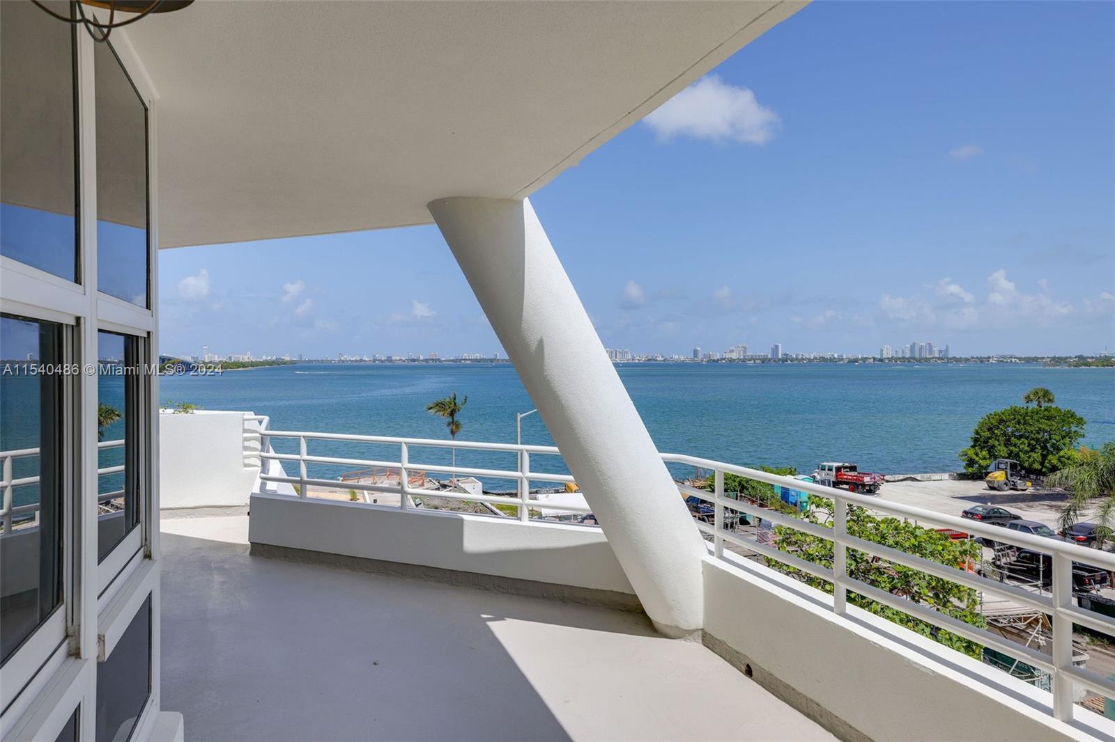 555 NE 34th St 0303, Miami, Florida 33137, 2 Bedrooms Bedrooms, ,2 BathroomsBathrooms,Residentiallease,For Rent,555 NE 34th St 0303,A11540486