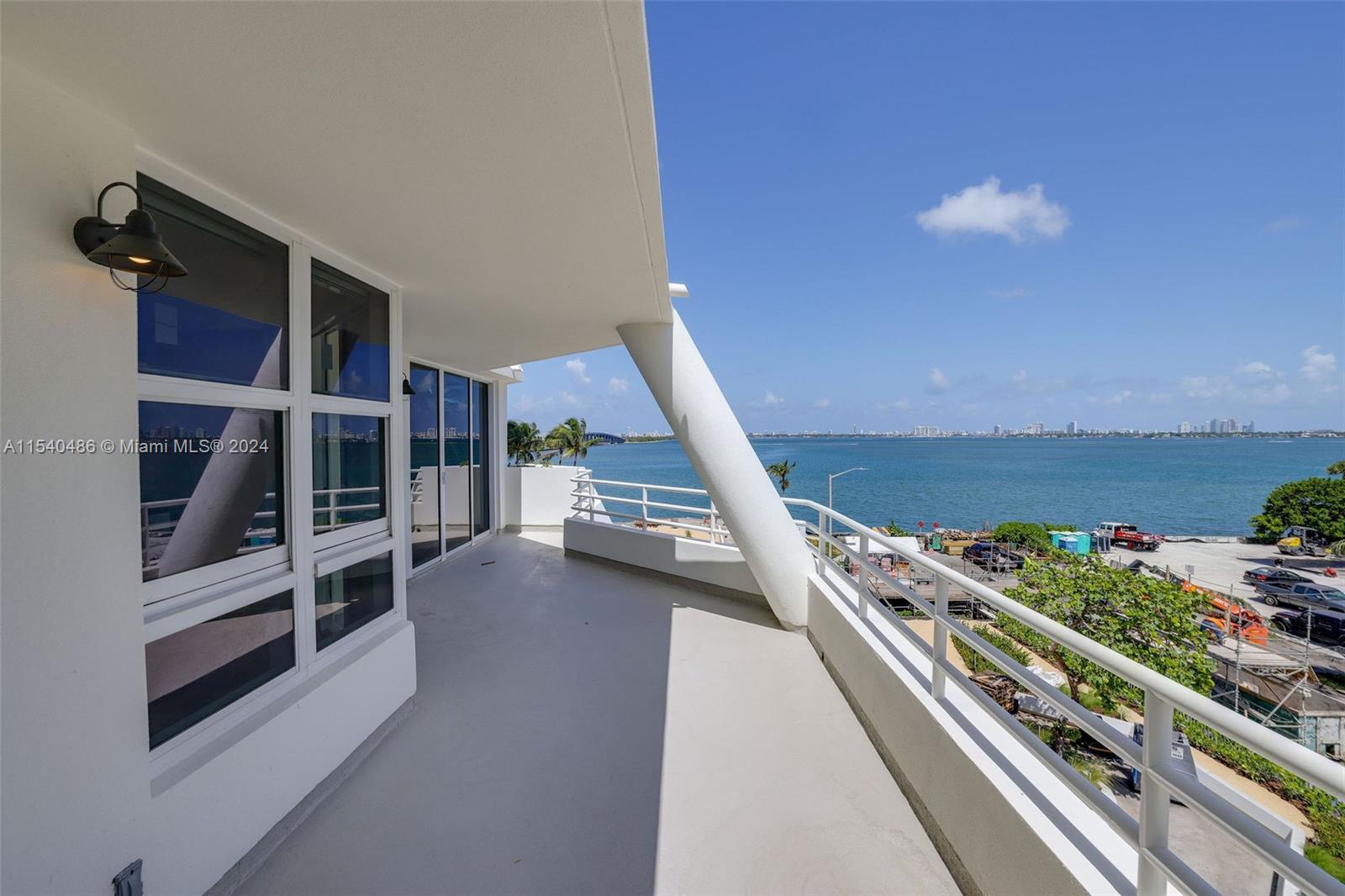 555 NE 34th St 0303, Miami, Florida 33137, 2 Bedrooms Bedrooms, ,2 BathroomsBathrooms,Residentiallease,For Rent,555 NE 34th St 0303,A11540486