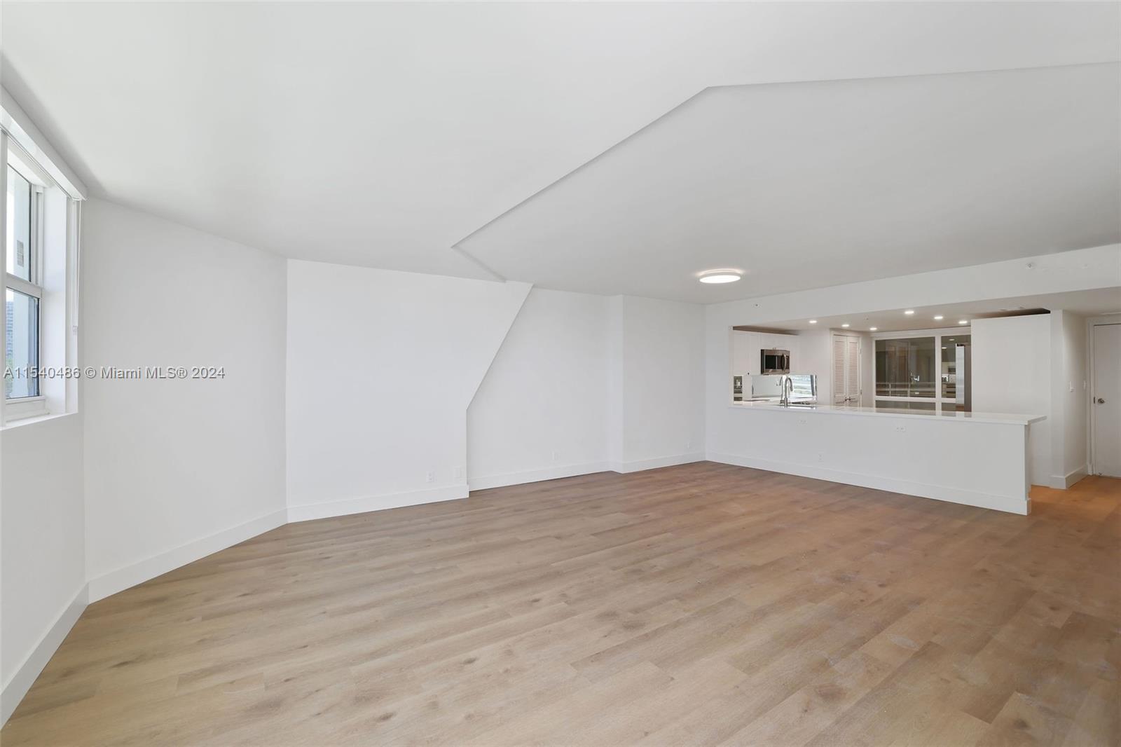 555 NE 34th St 0303, Miami, Florida 33137, 2 Bedrooms Bedrooms, ,2 BathroomsBathrooms,Residentiallease,For Rent,555 NE 34th St 0303,A11540486