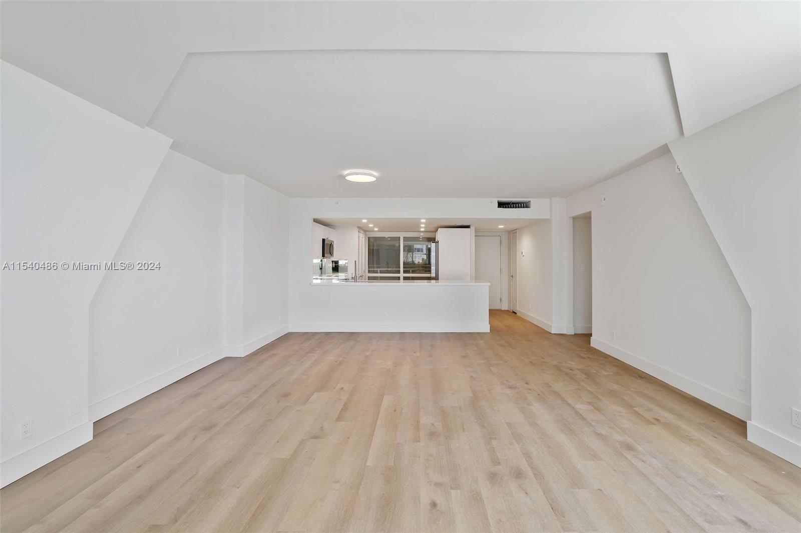 555 NE 34th St 0303, Miami, Florida 33137, 2 Bedrooms Bedrooms, ,2 BathroomsBathrooms,Residentiallease,For Rent,555 NE 34th St 0303,A11540486