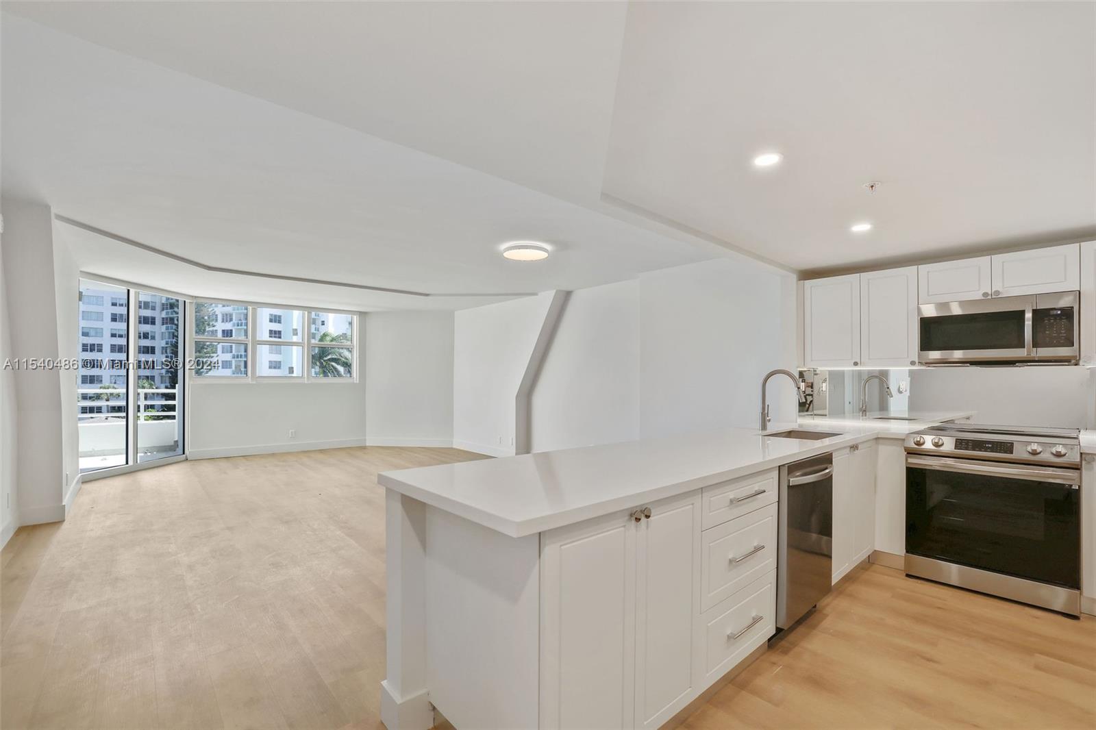 555 NE 34th St 0303, Miami, Florida 33137, 2 Bedrooms Bedrooms, ,2 BathroomsBathrooms,Residentiallease,For Rent,555 NE 34th St 0303,A11540486