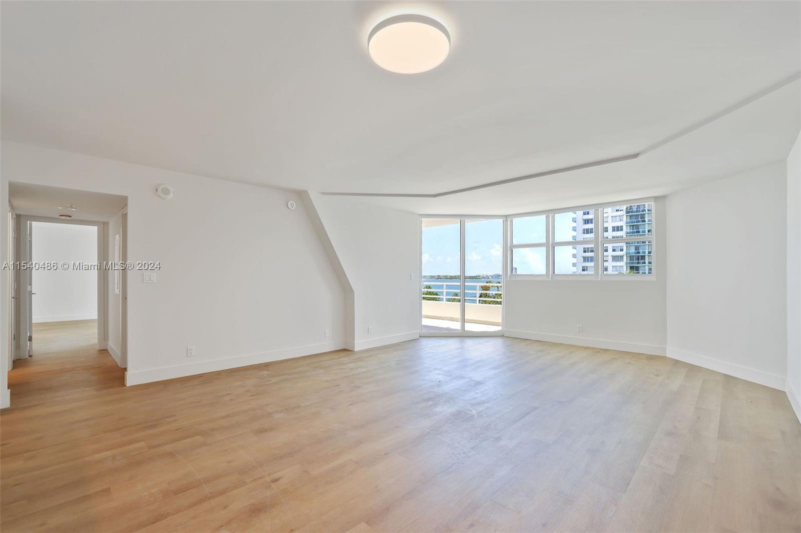 555 NE 34th St 0303, Miami, Florida 33137, 2 Bedrooms Bedrooms, ,2 BathroomsBathrooms,Residentiallease,For Rent,555 NE 34th St 0303,A11540486