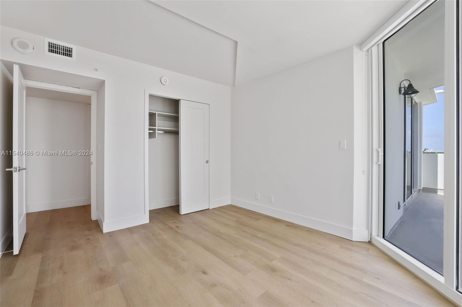 555 NE 34th St 0303, Miami, Florida 33137, 2 Bedrooms Bedrooms, ,2 BathroomsBathrooms,Residentiallease,For Rent,555 NE 34th St 0303,A11540486