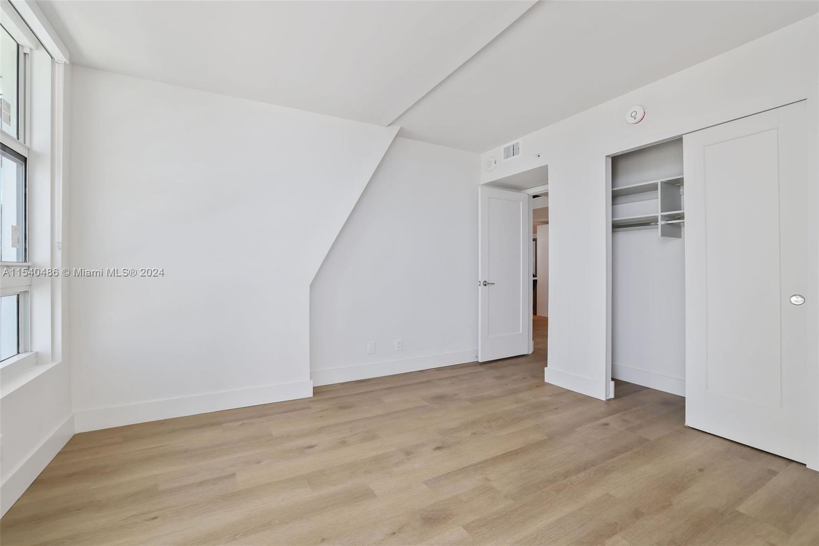 555 NE 34th St 0303, Miami, Florida 33137, 2 Bedrooms Bedrooms, ,2 BathroomsBathrooms,Residentiallease,For Rent,555 NE 34th St 0303,A11540486