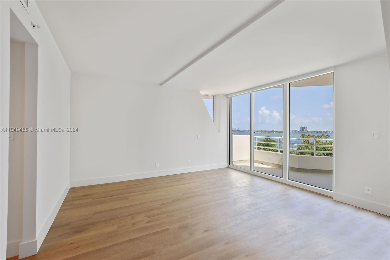 555 NE 34th St 0303, Miami, Florida 33137, 2 Bedrooms Bedrooms, ,2 BathroomsBathrooms,Residentiallease,For Rent,555 NE 34th St 0303,A11540486